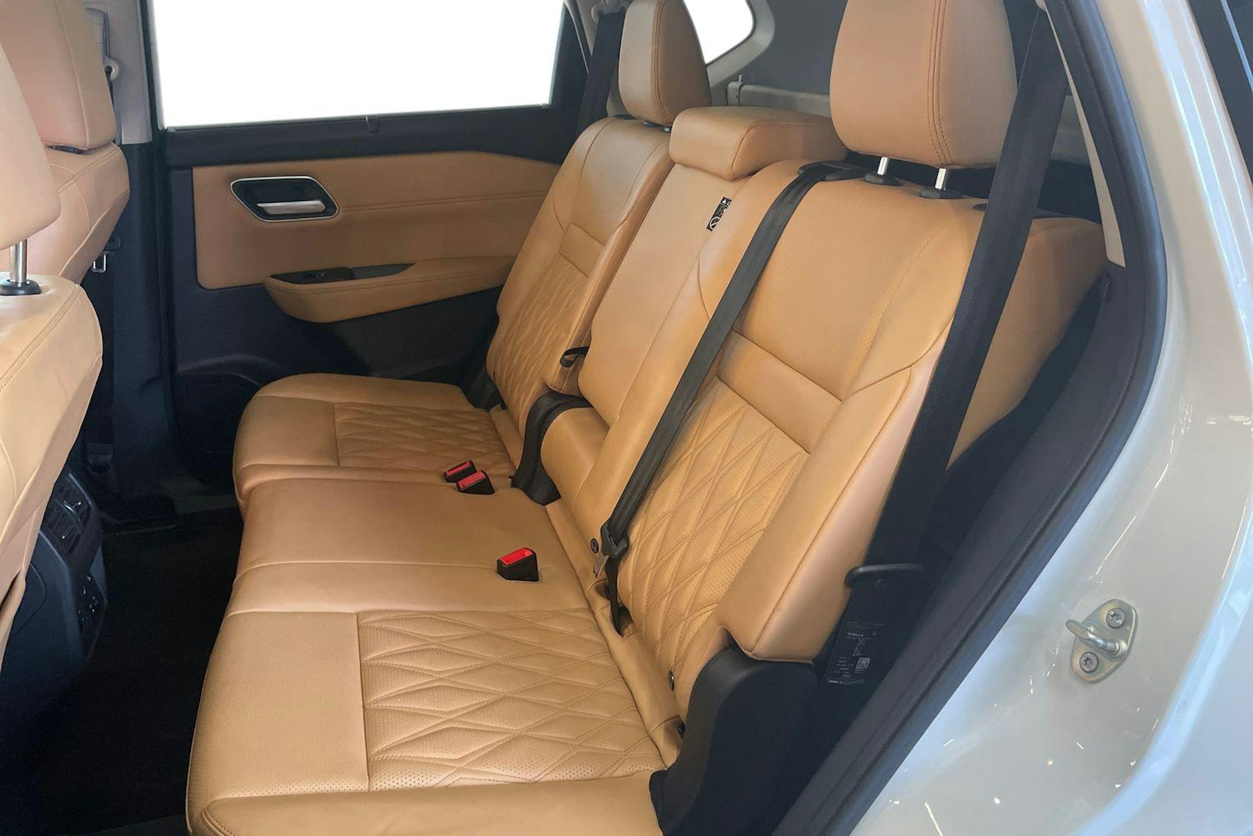 valkoinen Nissan X-TRAIL 2023 kuva 10.