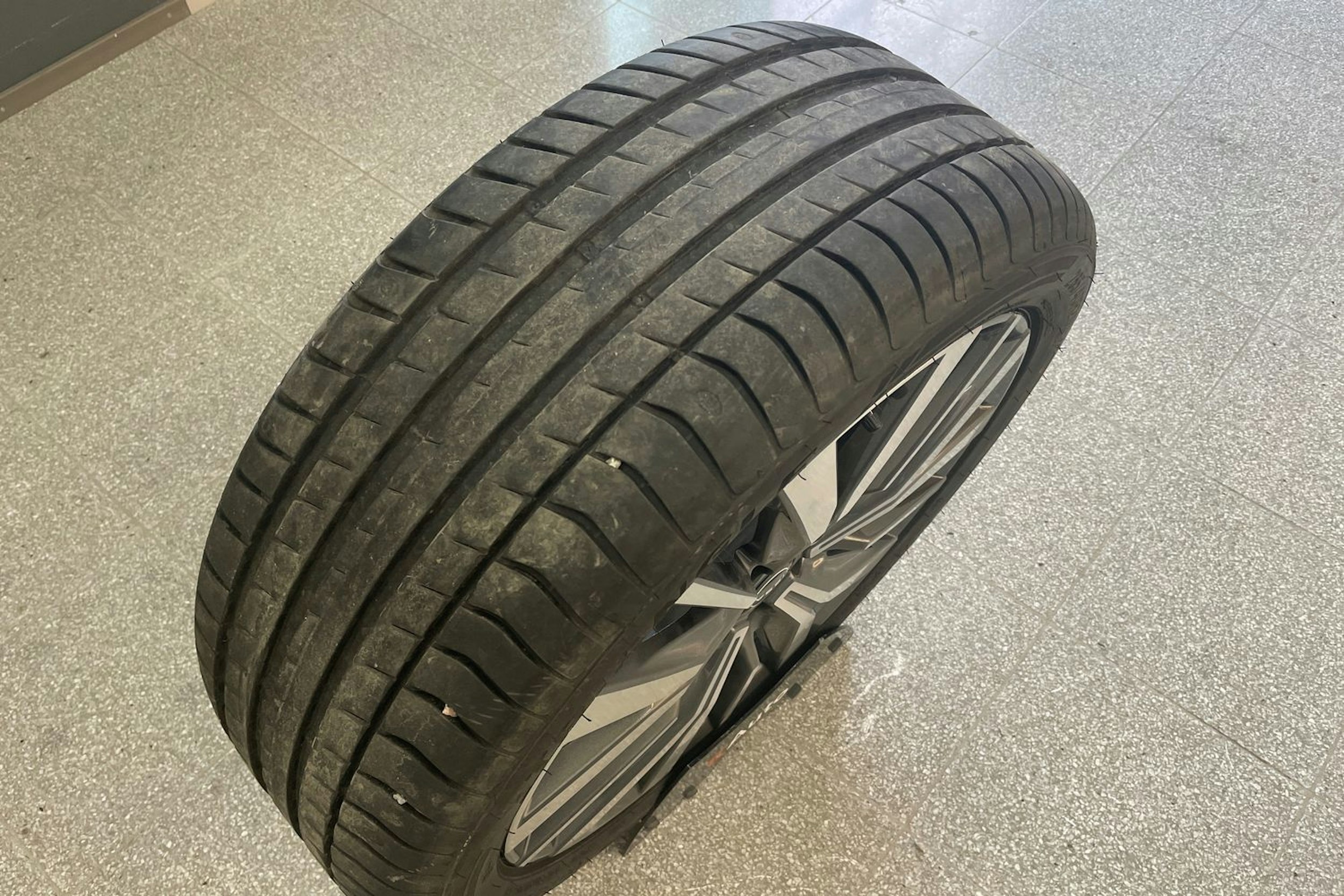 valkoinen Nissan X-TRAIL 2023 kuva 15.