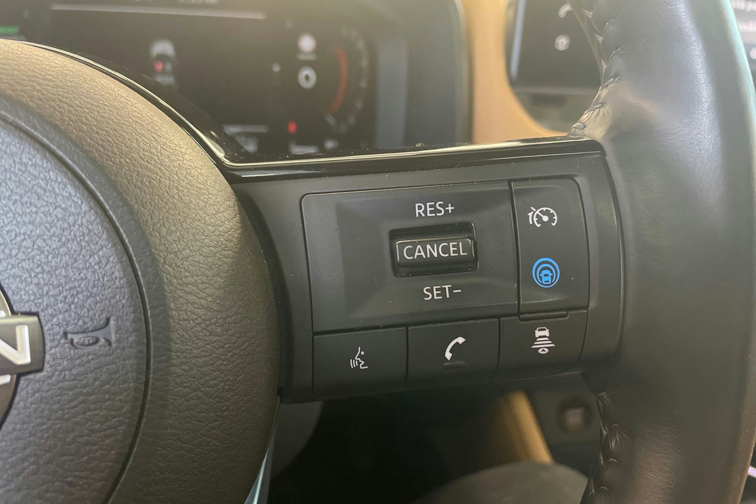 valkoinen Nissan X-TRAIL 2023 kuva 19.