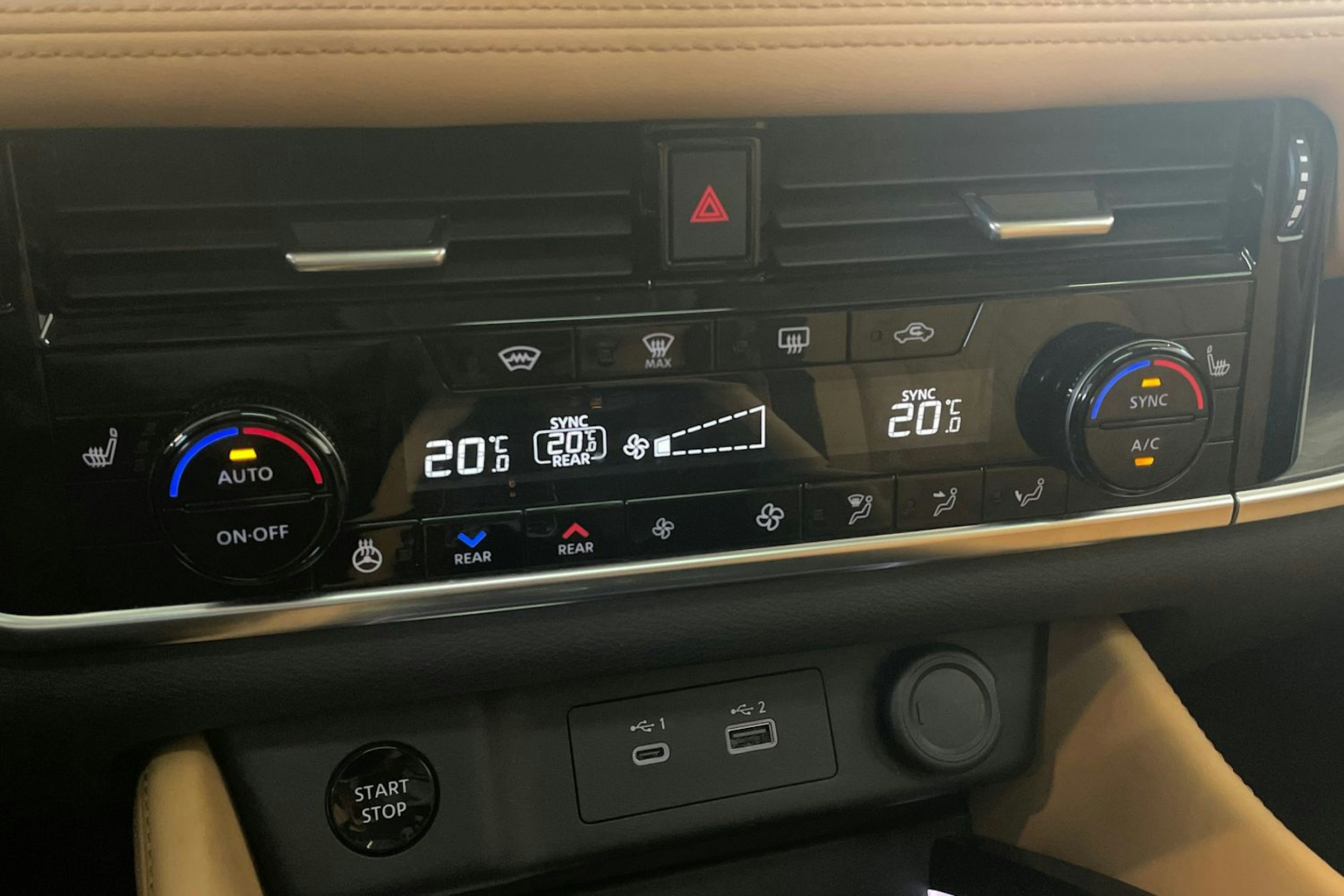 valkoinen Nissan X-TRAIL 2023 kuva 26.