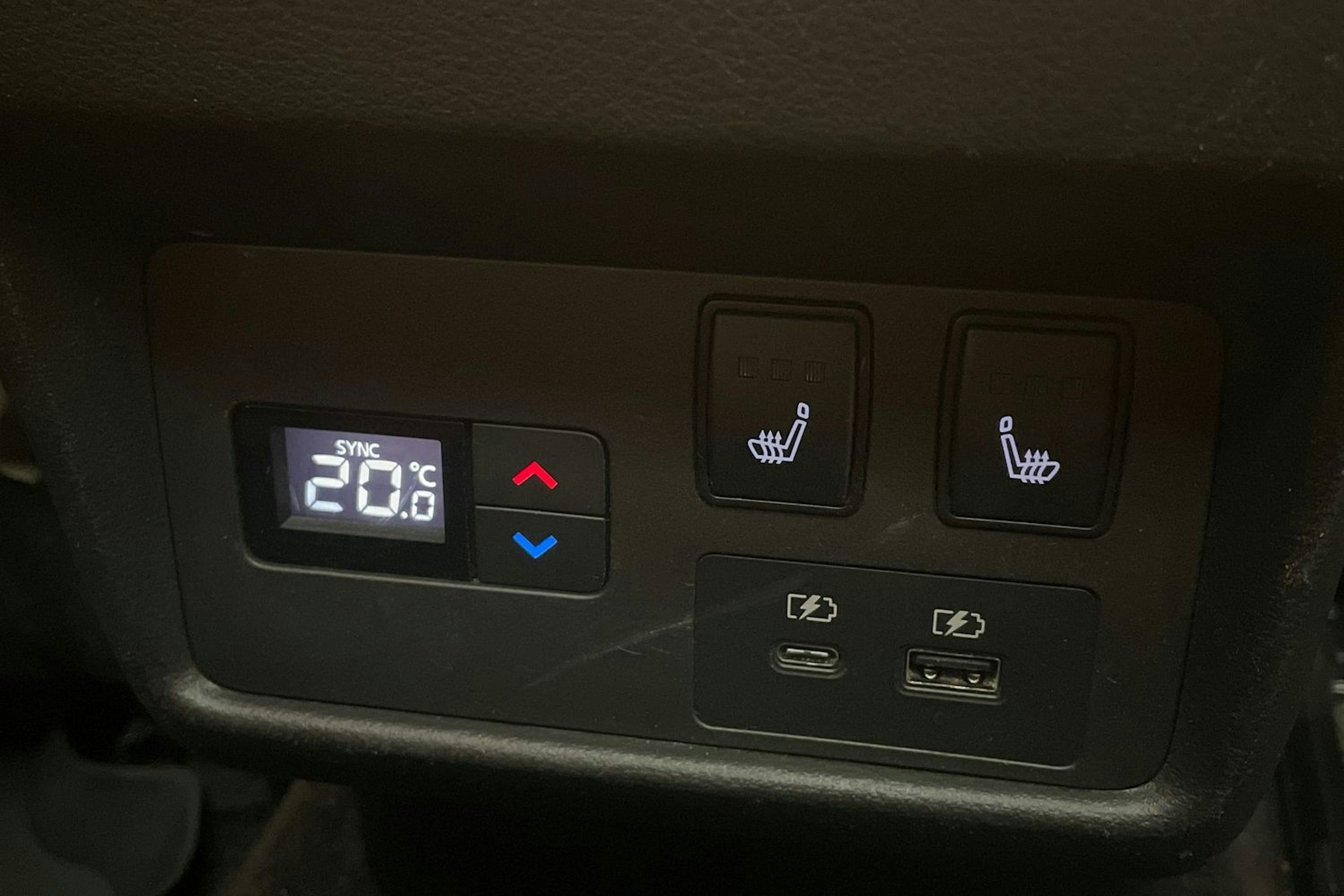 valkoinen Nissan X-TRAIL 2023 kuva 29.