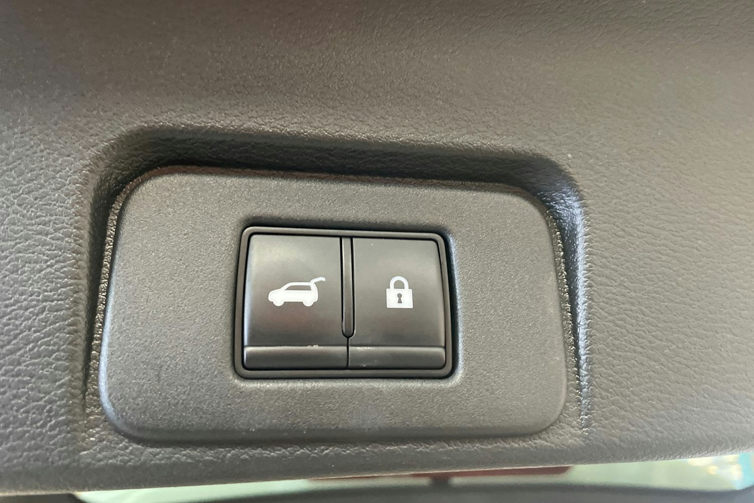 valkoinen Nissan X-TRAIL 2023 kuva 31.