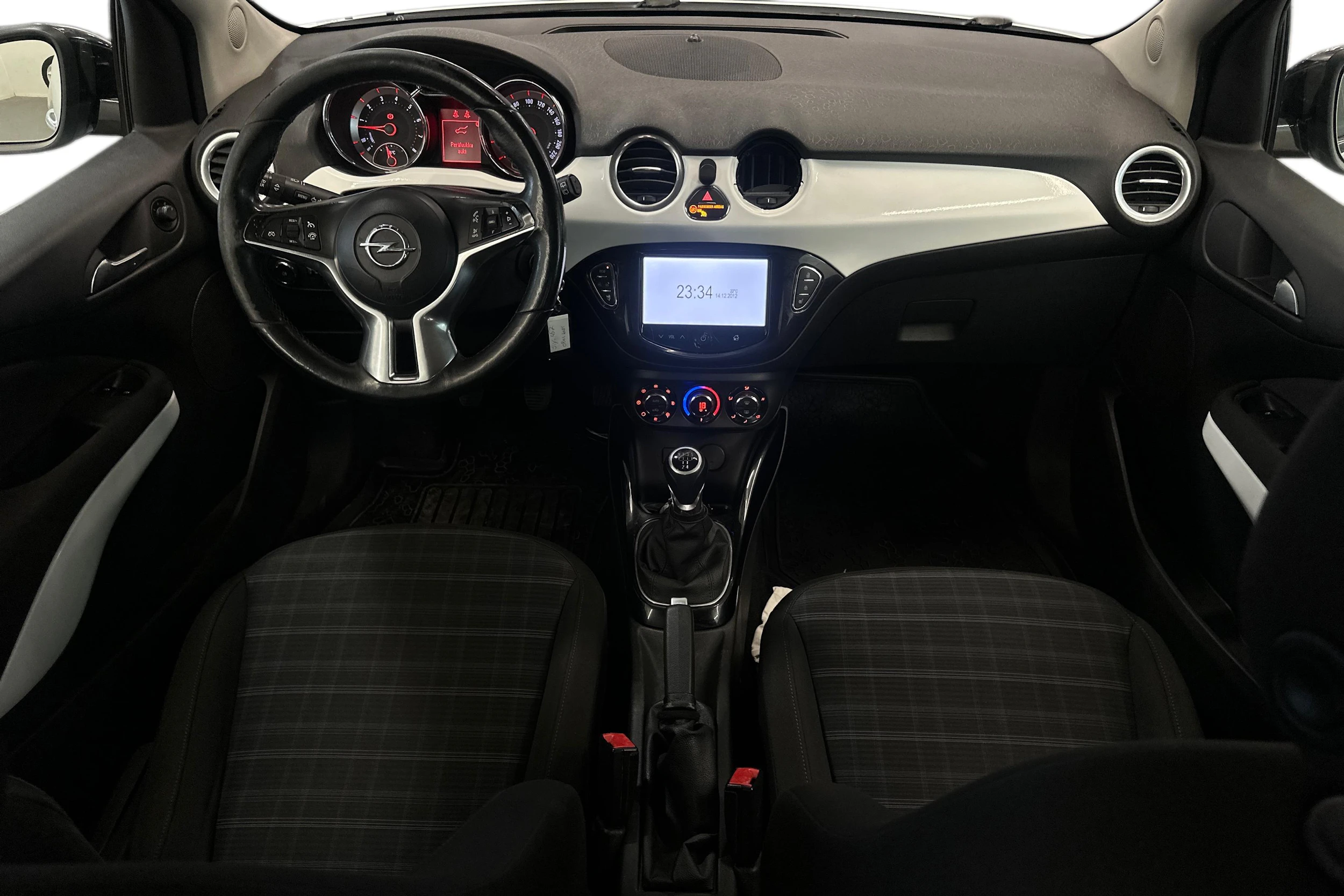 Valkoinen Opel Adam 2013 kuva 7.