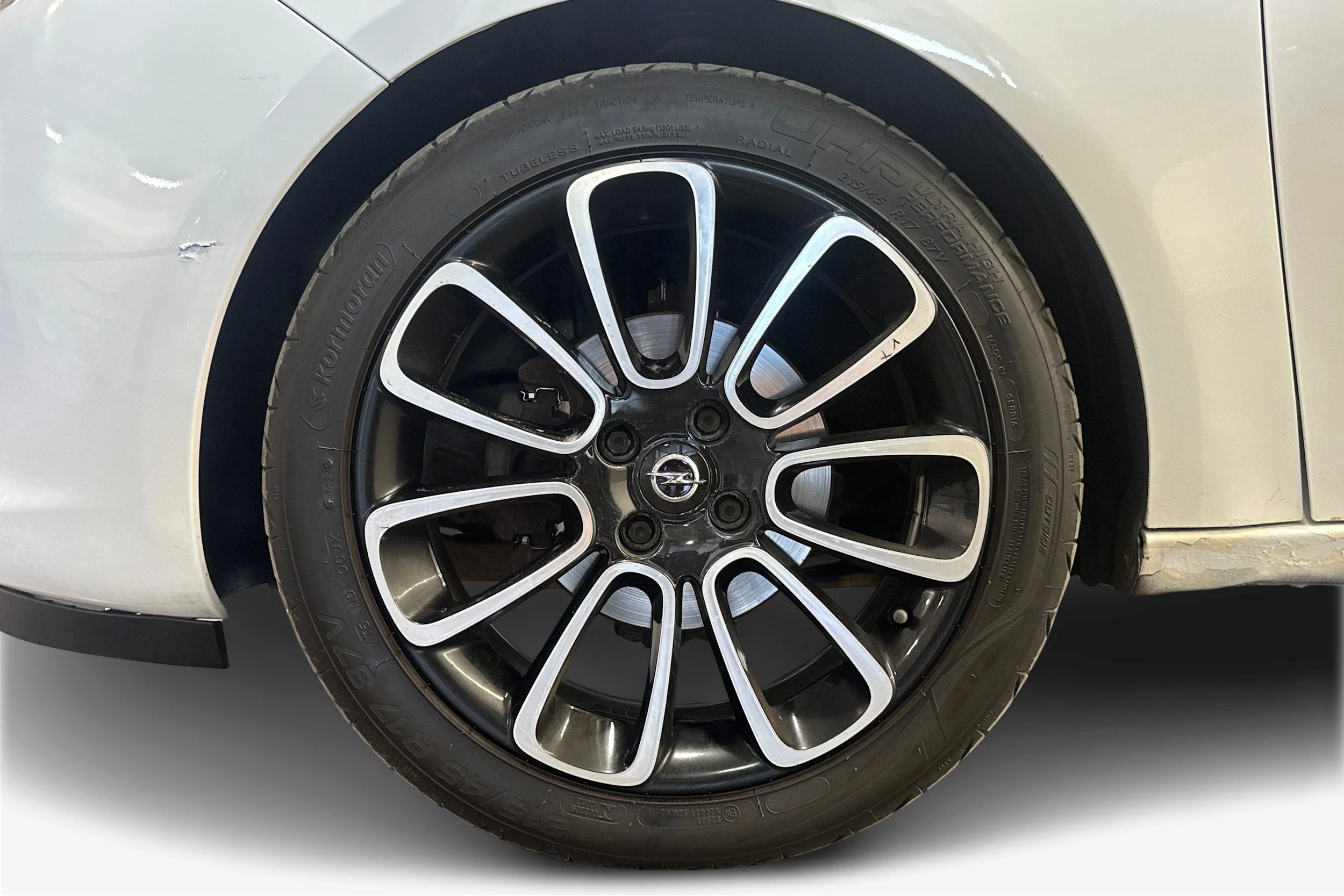 Valkoinen Opel Adam 2013 kuva 9.