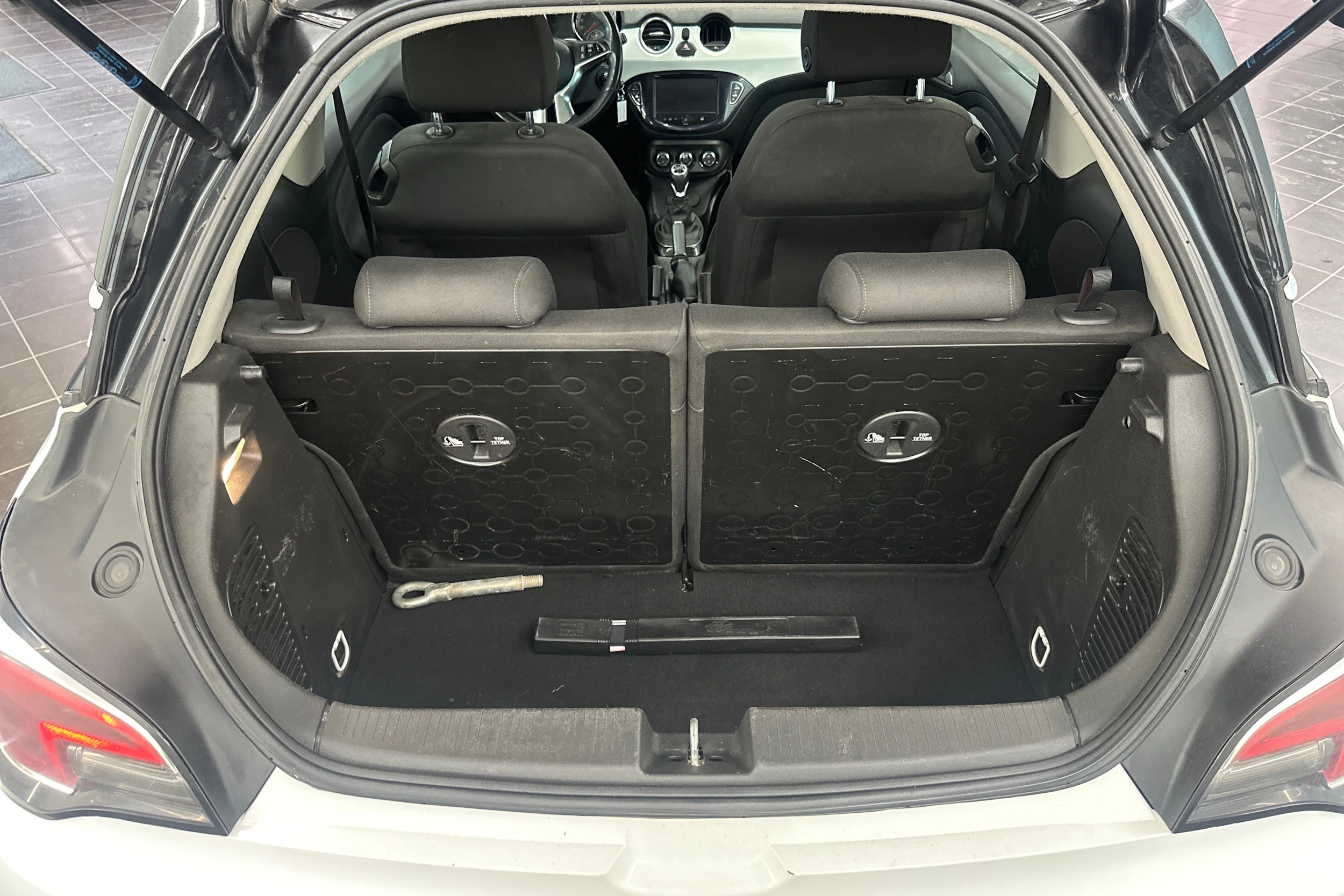 Valkoinen Opel Adam 2013 kuva 18.