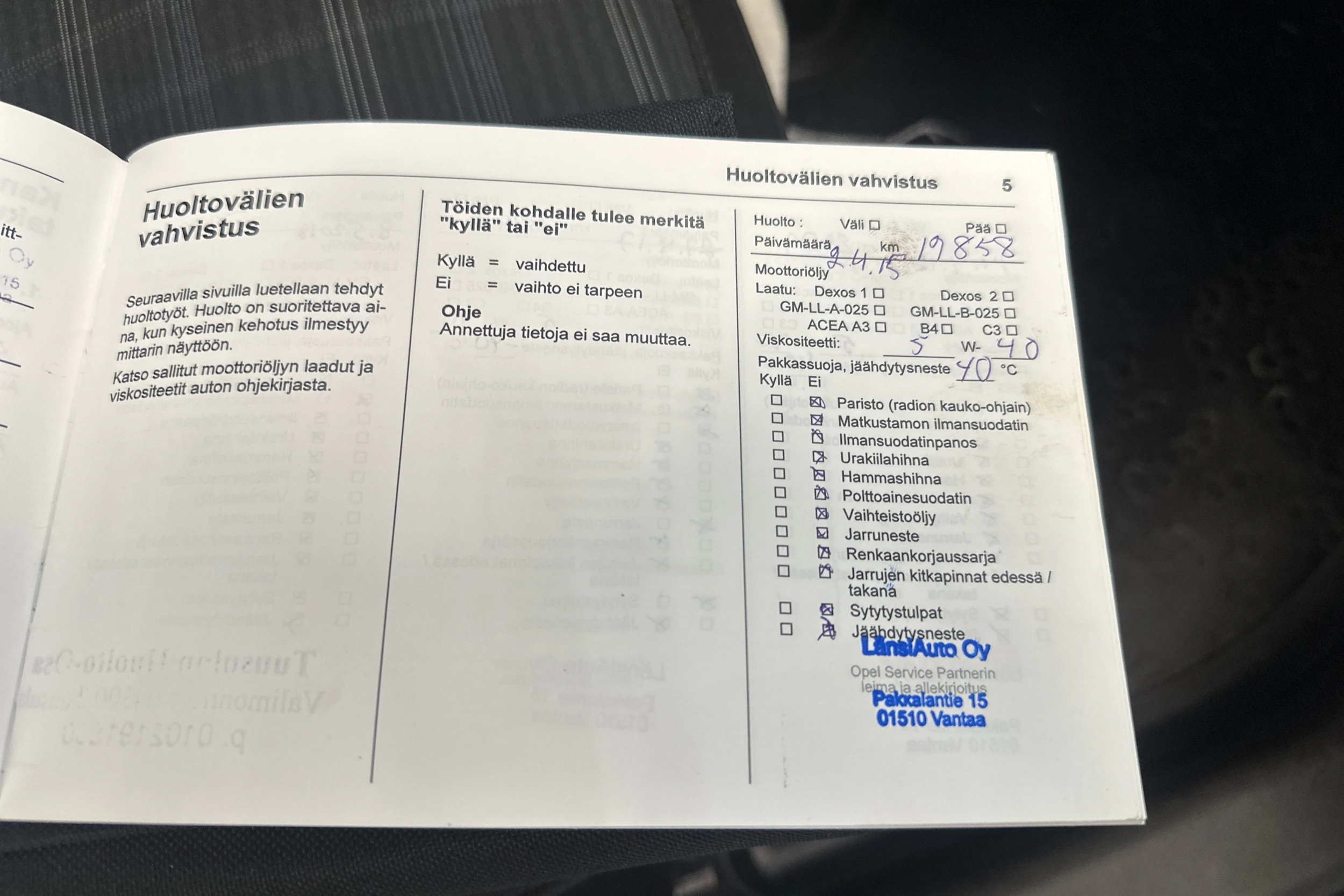Valkoinen Opel Adam 2013 kuva 19.