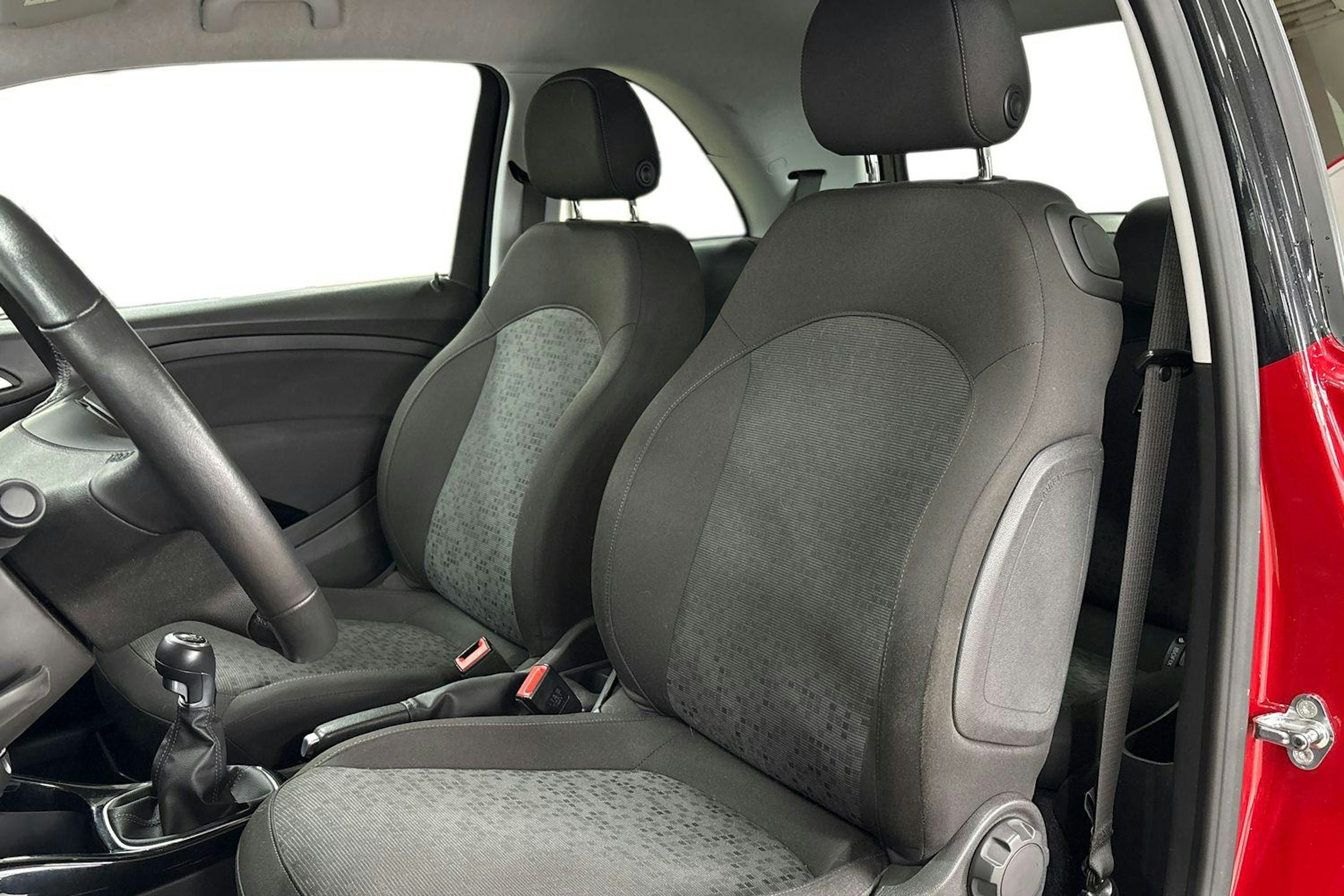 Punainen Opel Adam 2015 kuva 9.