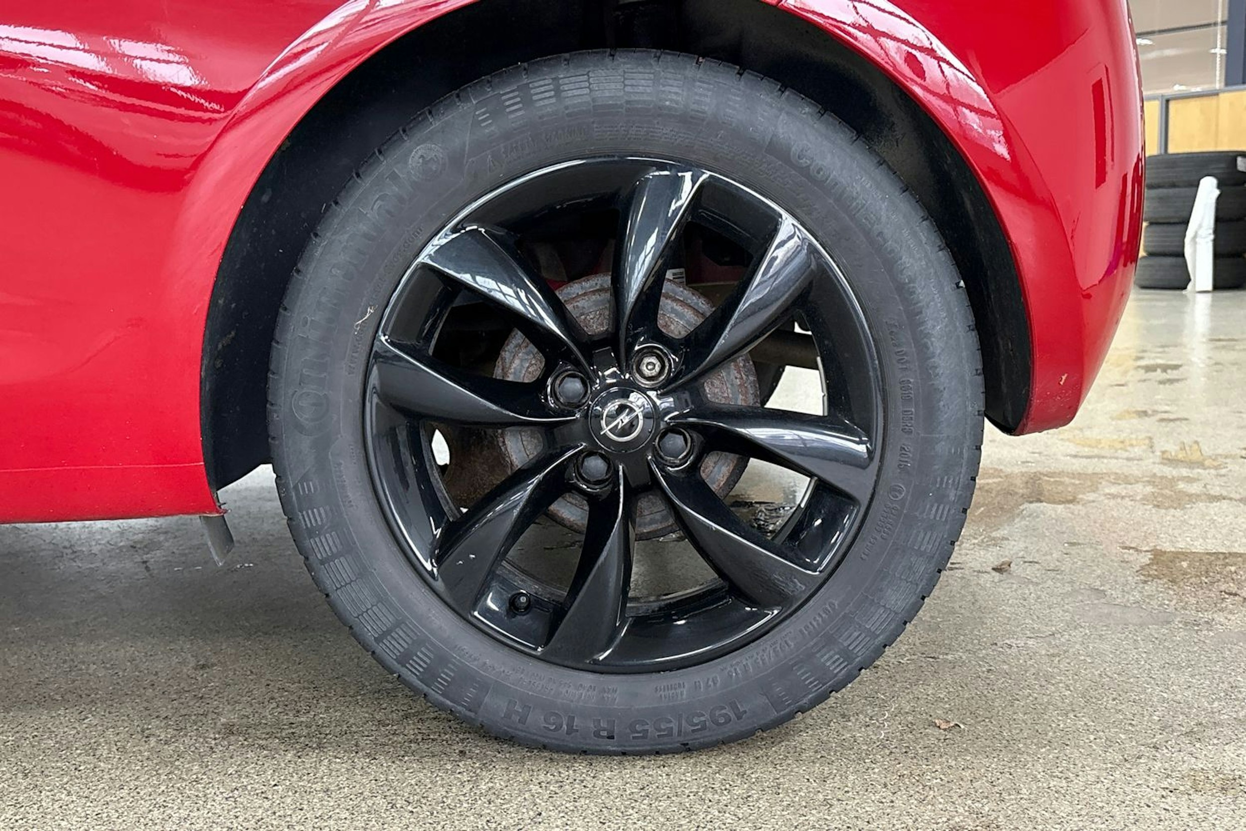 Punainen Opel Adam 2015 kuva 11.