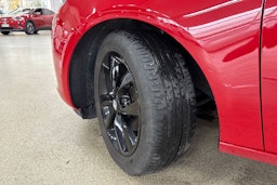 Punainen Opel Adam 2015 kuva 13.