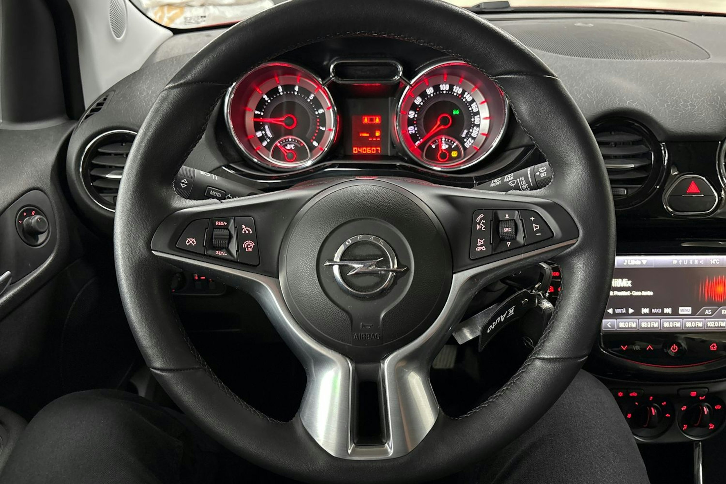 Punainen Opel Adam 2015 kuva 14.