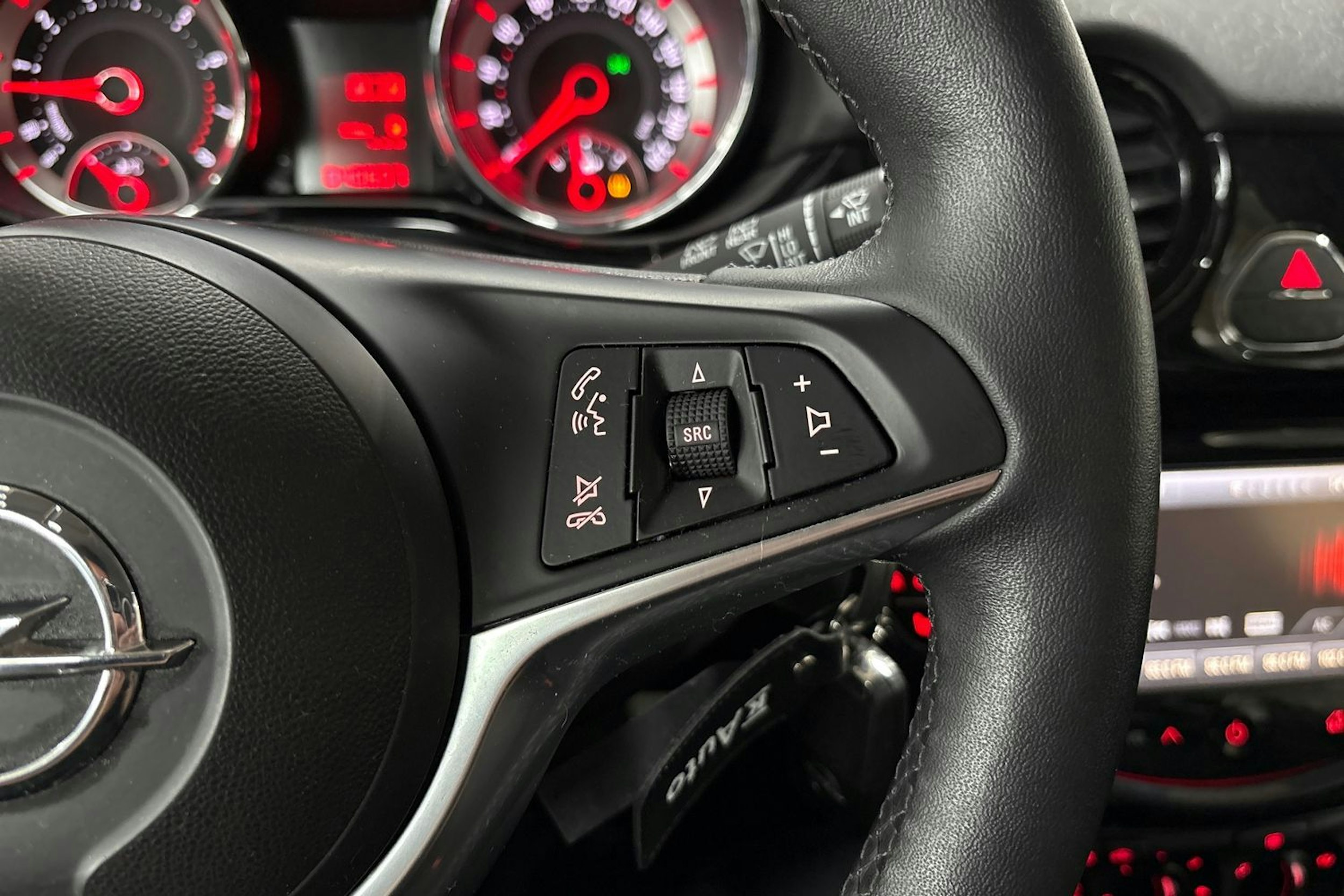 Punainen Opel Adam 2015 kuva 16.