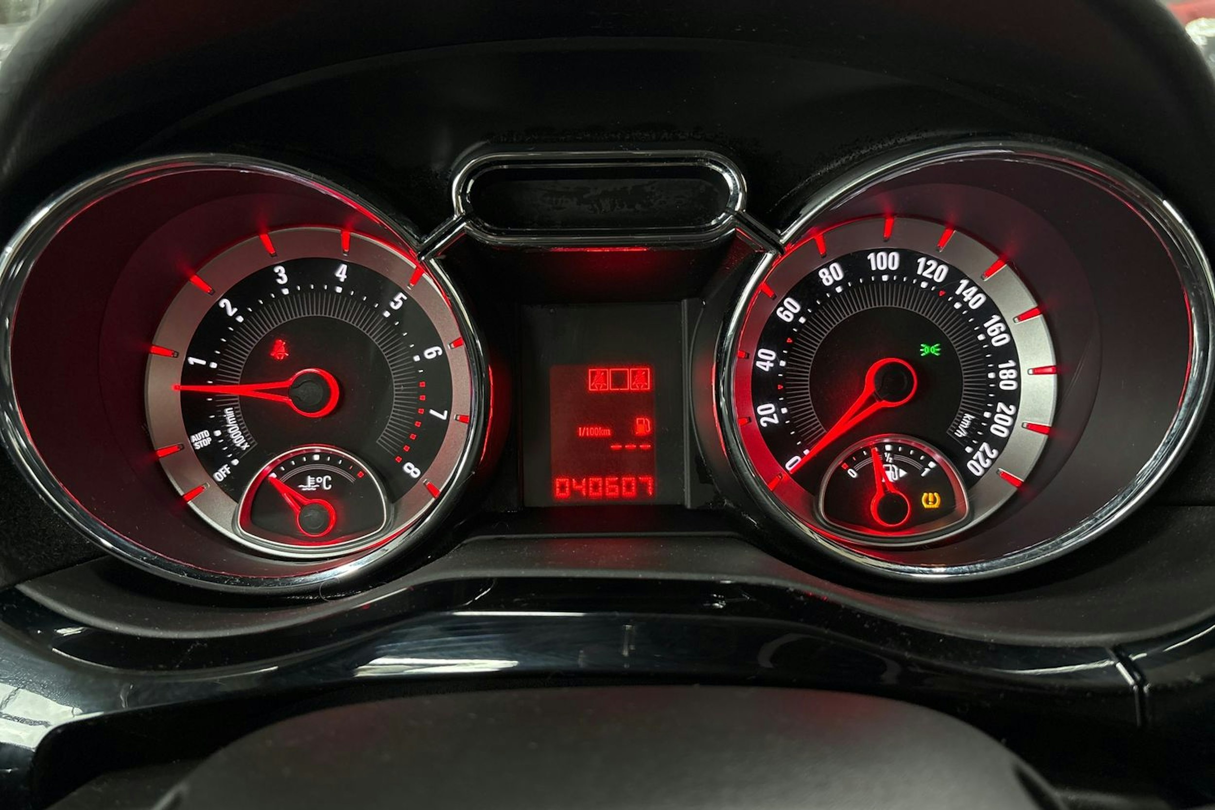 Punainen Opel Adam 2015 kuva 17.