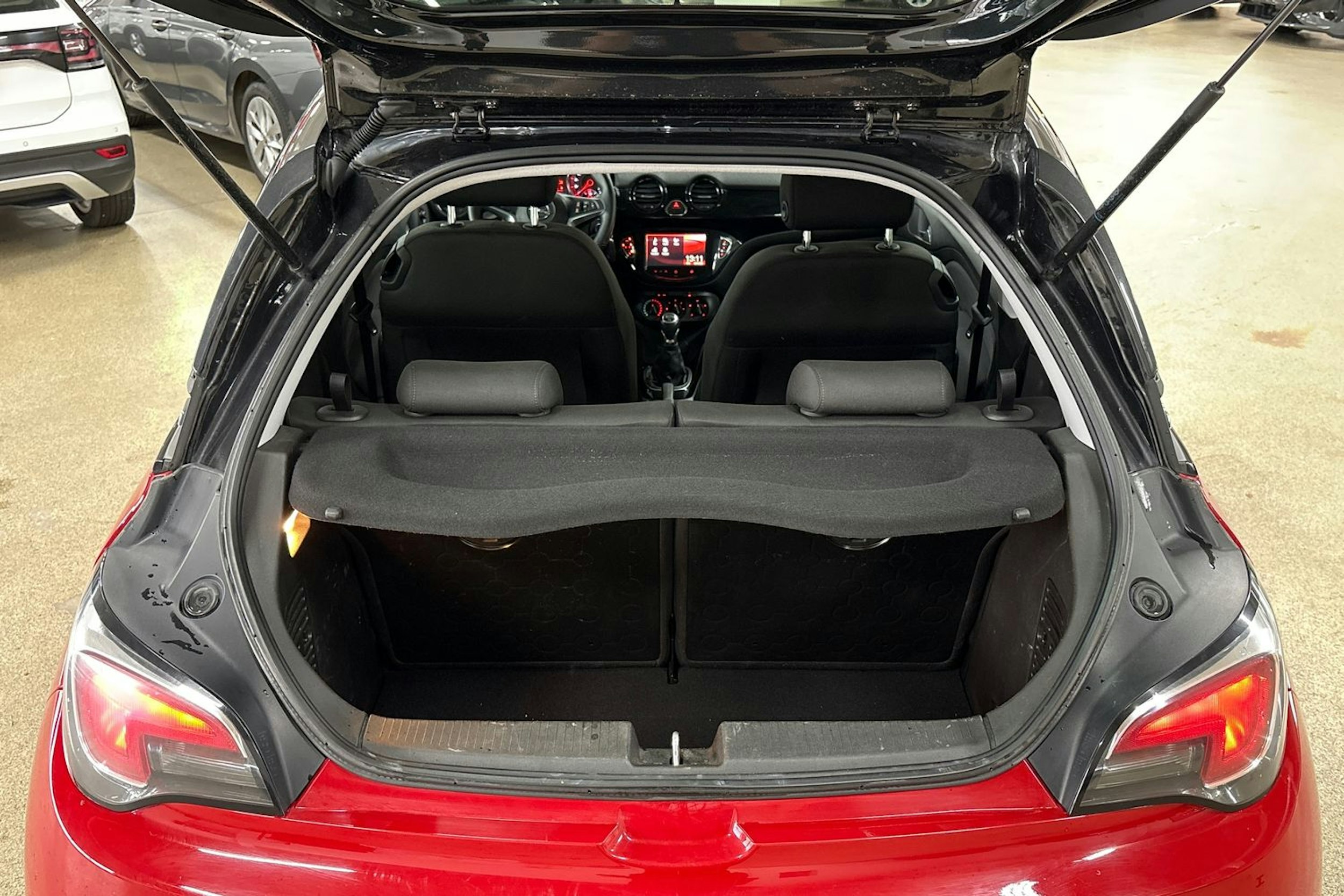 Punainen Opel Adam 2015 kuva 24.