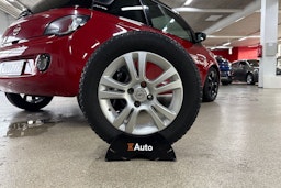 Punainen Opel Adam 2015 kuva 25.