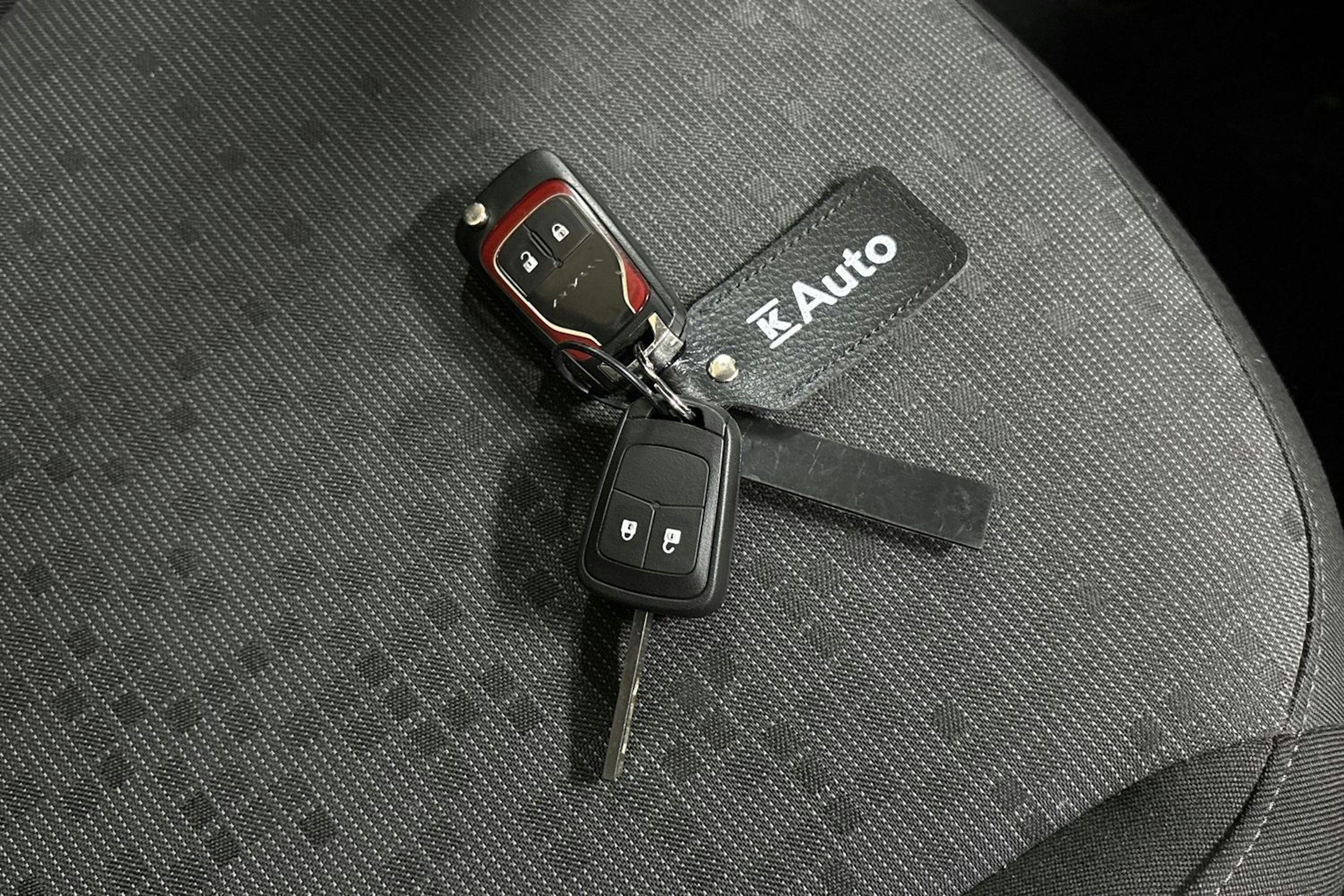 Punainen Opel Adam 2015 kuva 27.