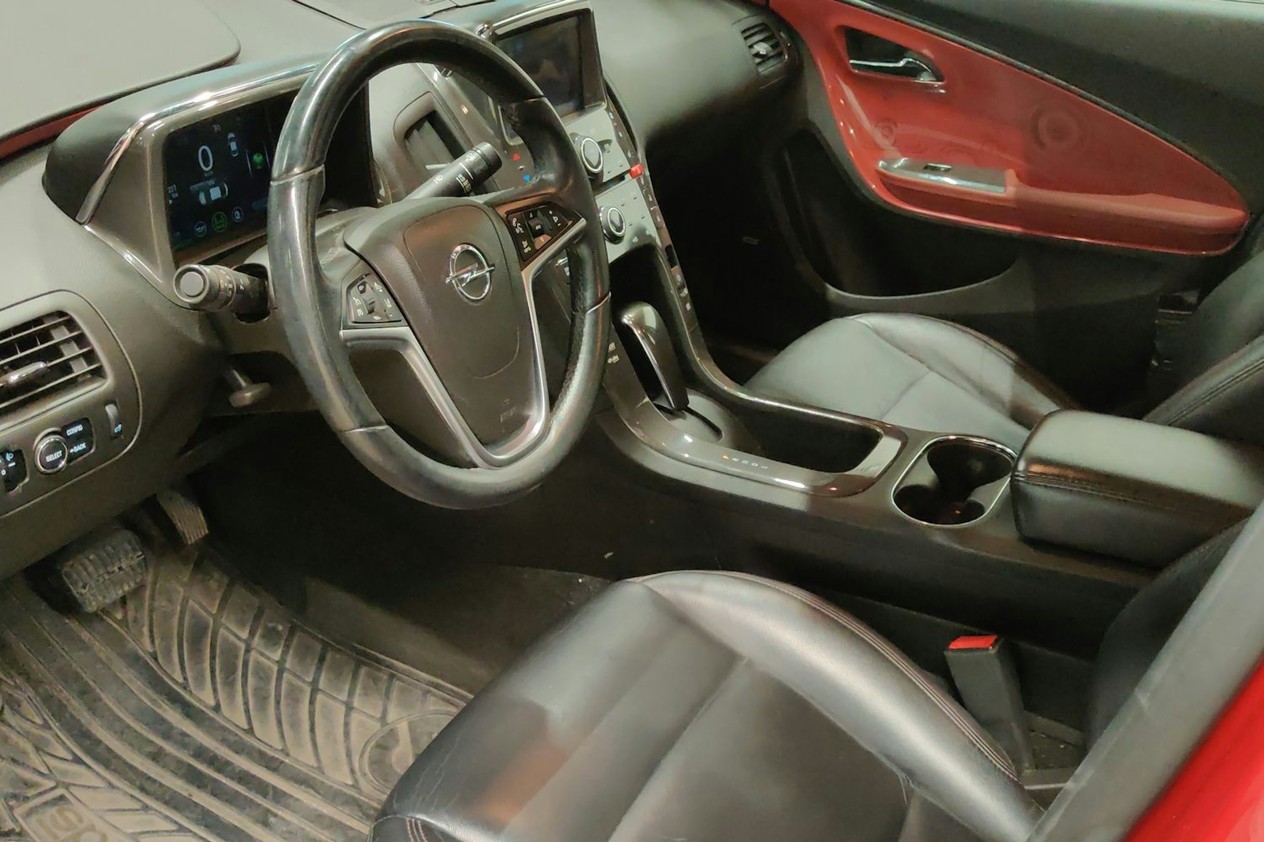 Punainen Opel Ampera 2012 kuva 7.