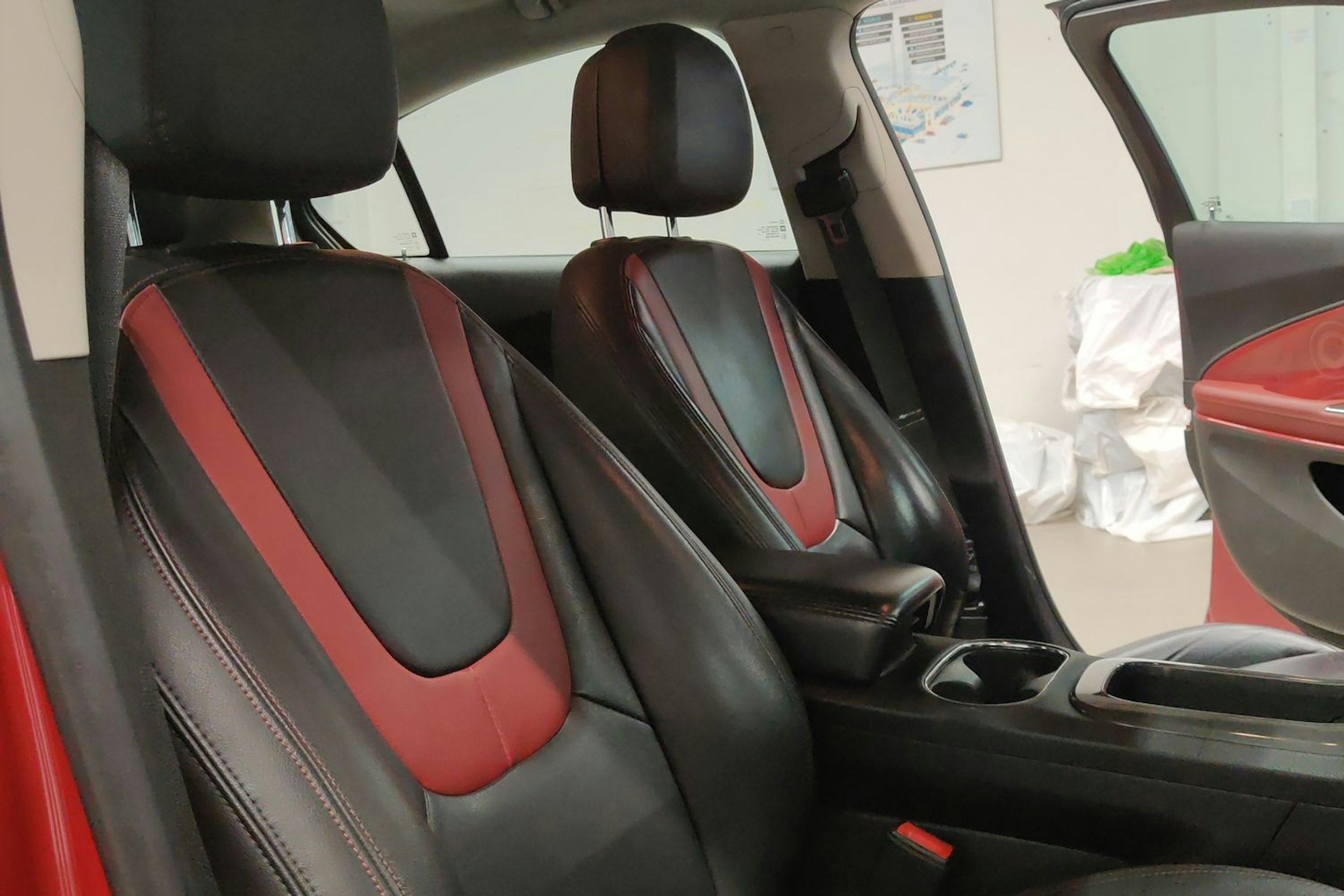 Punainen Opel Ampera 2012 kuva 21.