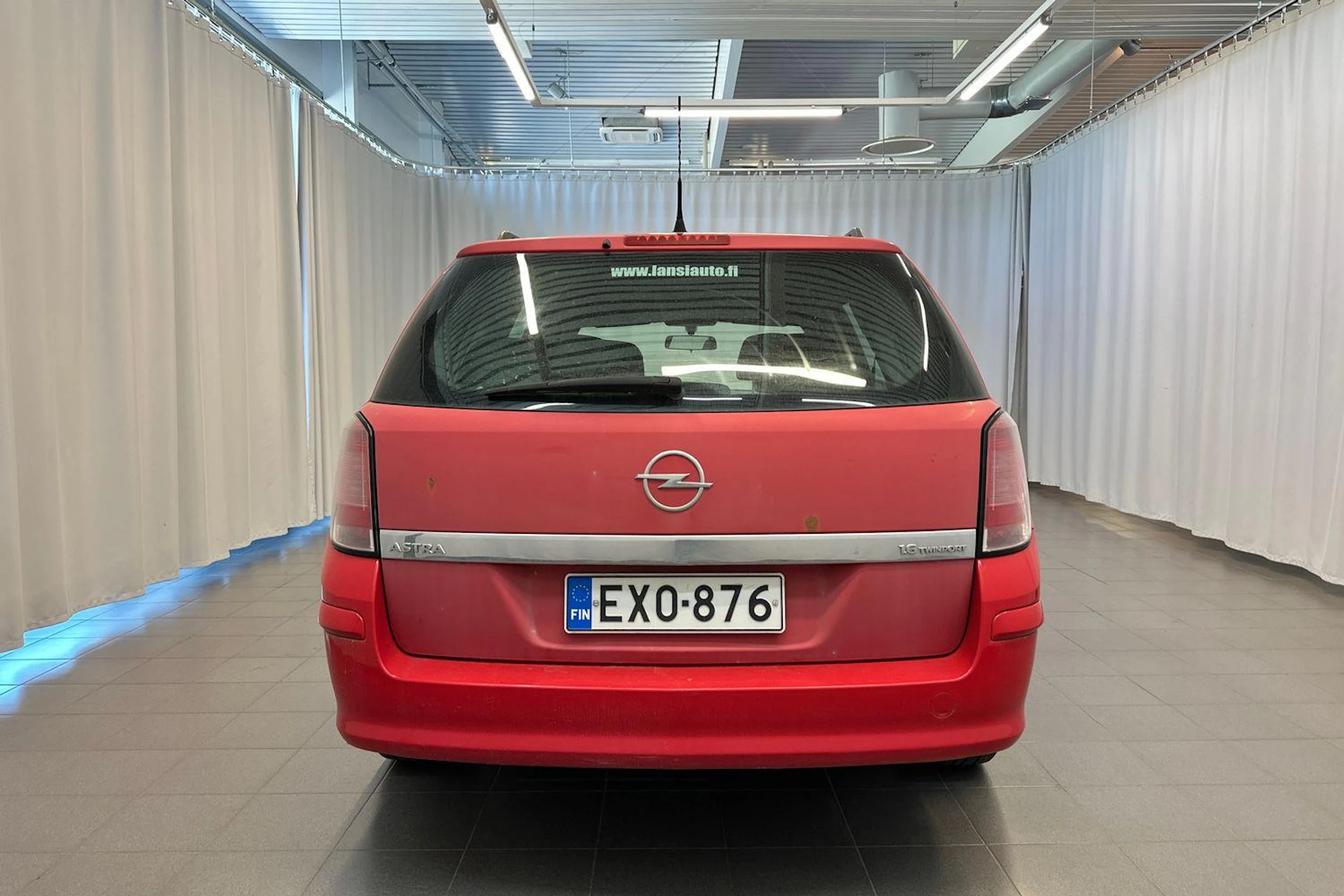 punainen Opel Astra 2005 kuva 6.