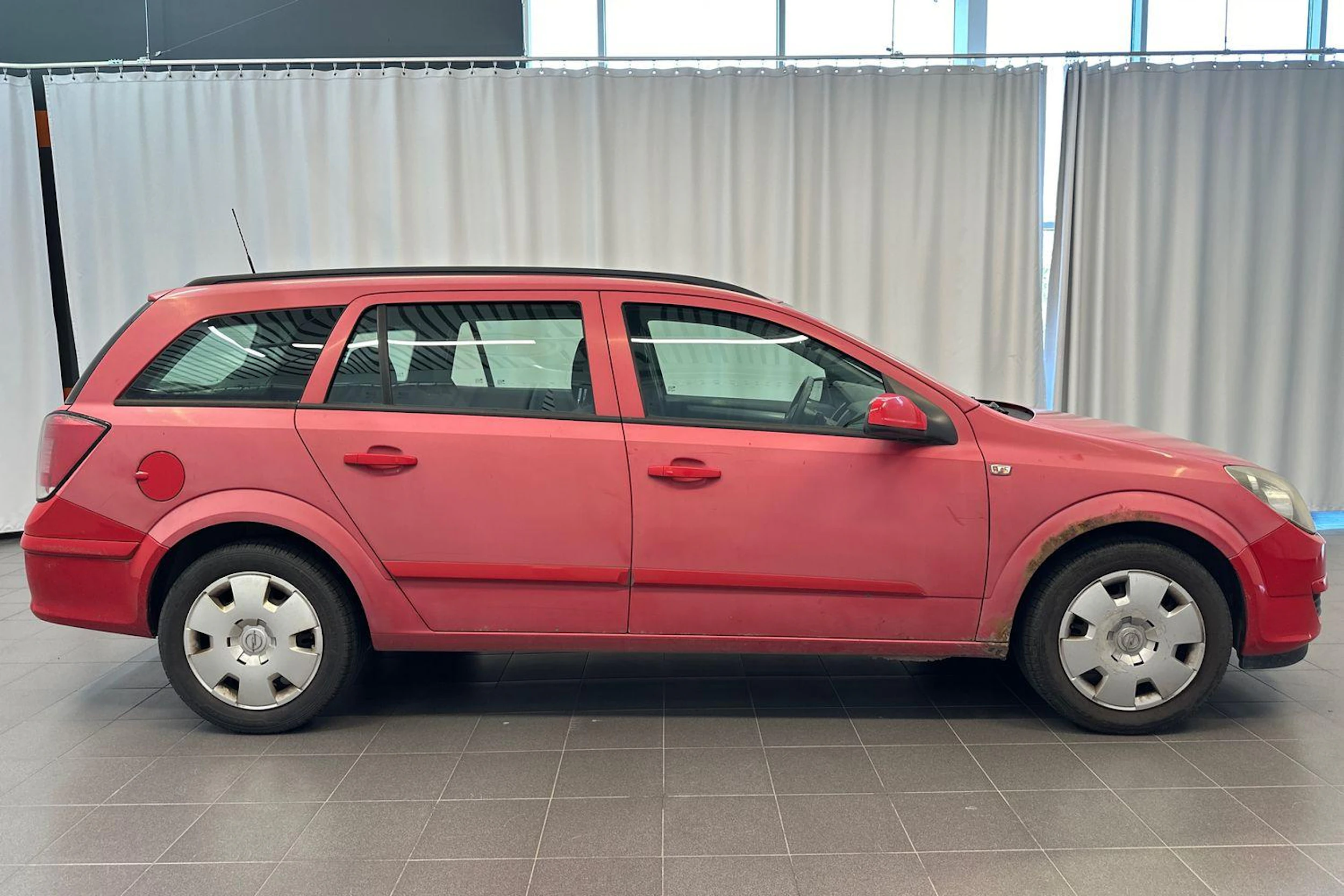 punainen Opel Astra 2005 kuva 8.