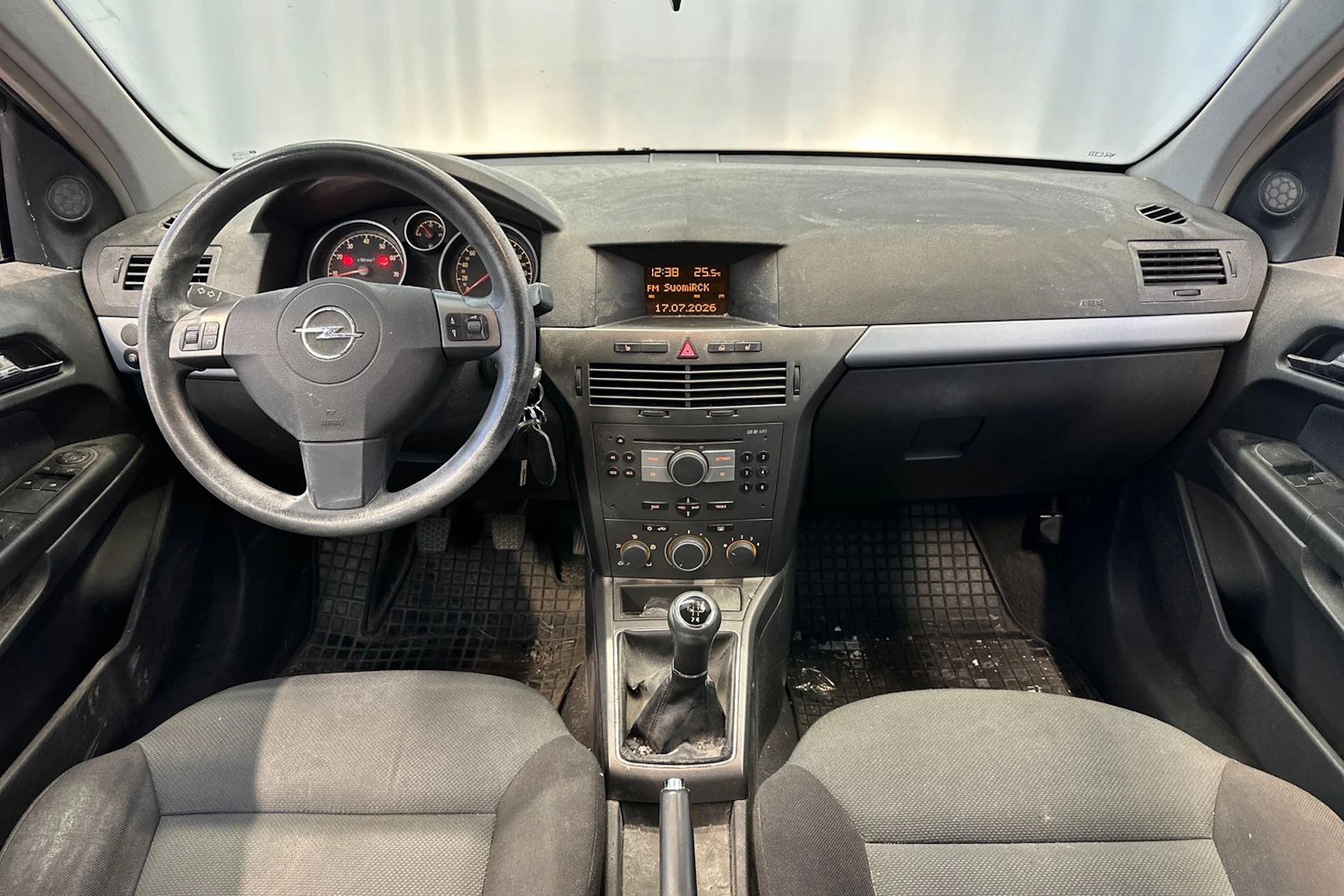 punainen Opel Astra 2005 kuva 12.