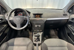 punainen Opel Astra 2005 kuva 12.
