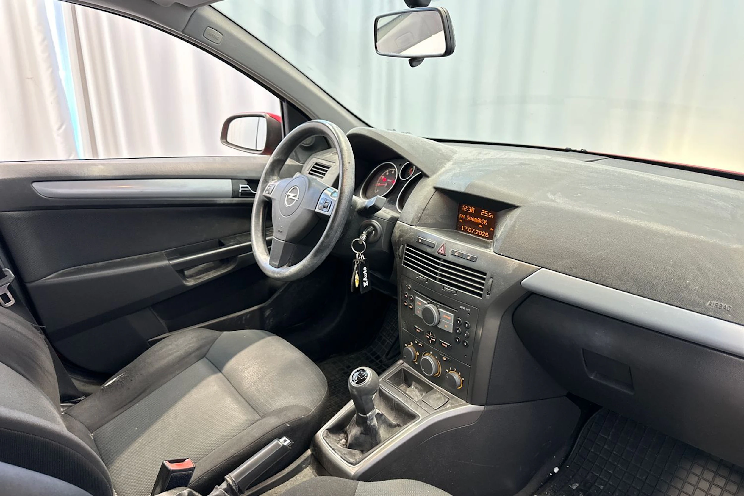 punainen Opel Astra 2005 kuva 15.