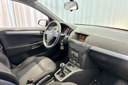 punainen Opel Astra 2005 kuva 15.