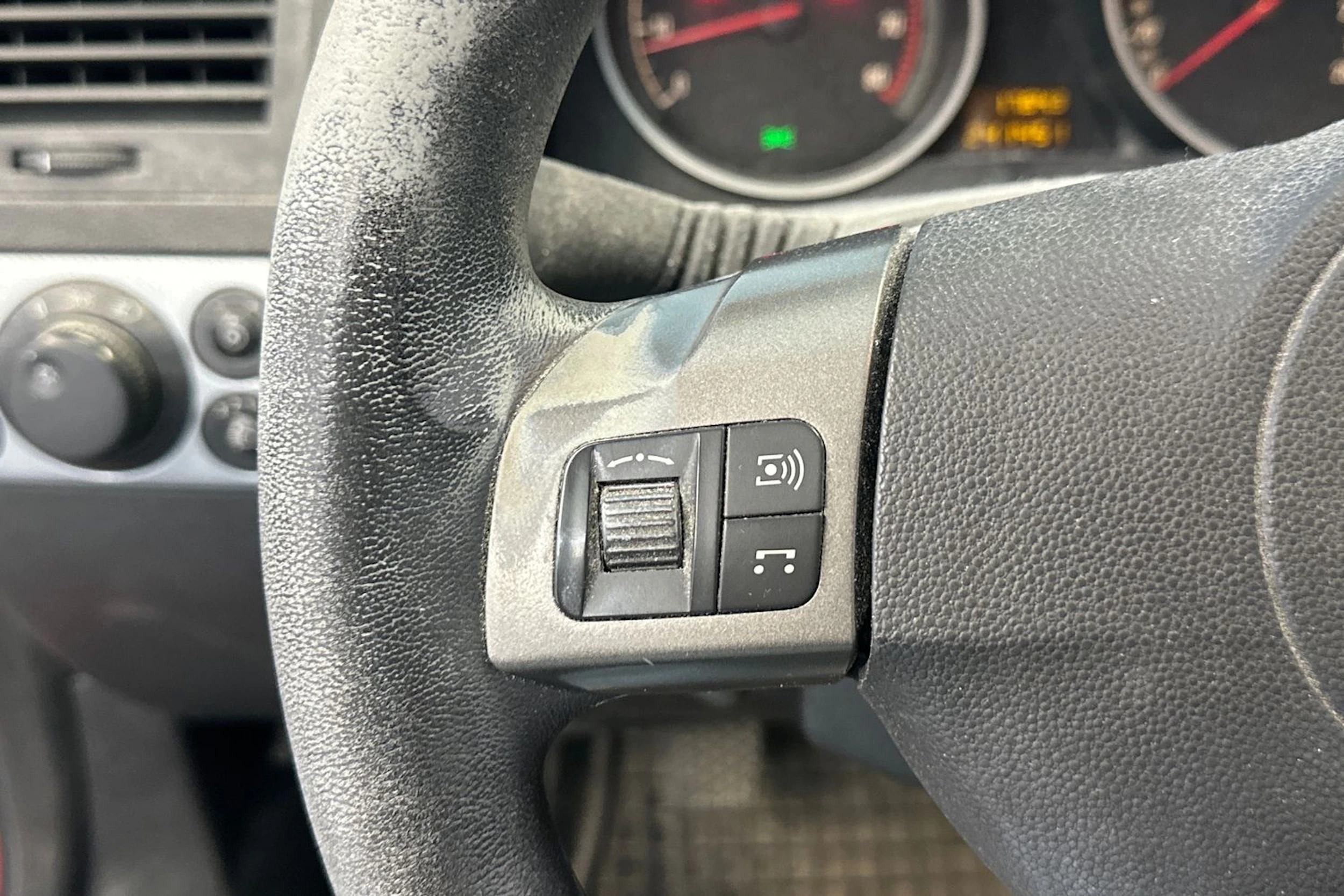 punainen Opel Astra 2005 kuva 18.