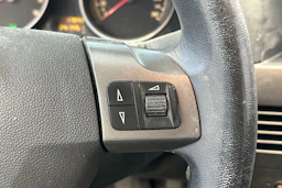 punainen Opel Astra 2005 kuva 19.