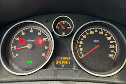punainen Opel Astra 2005 kuva 20.