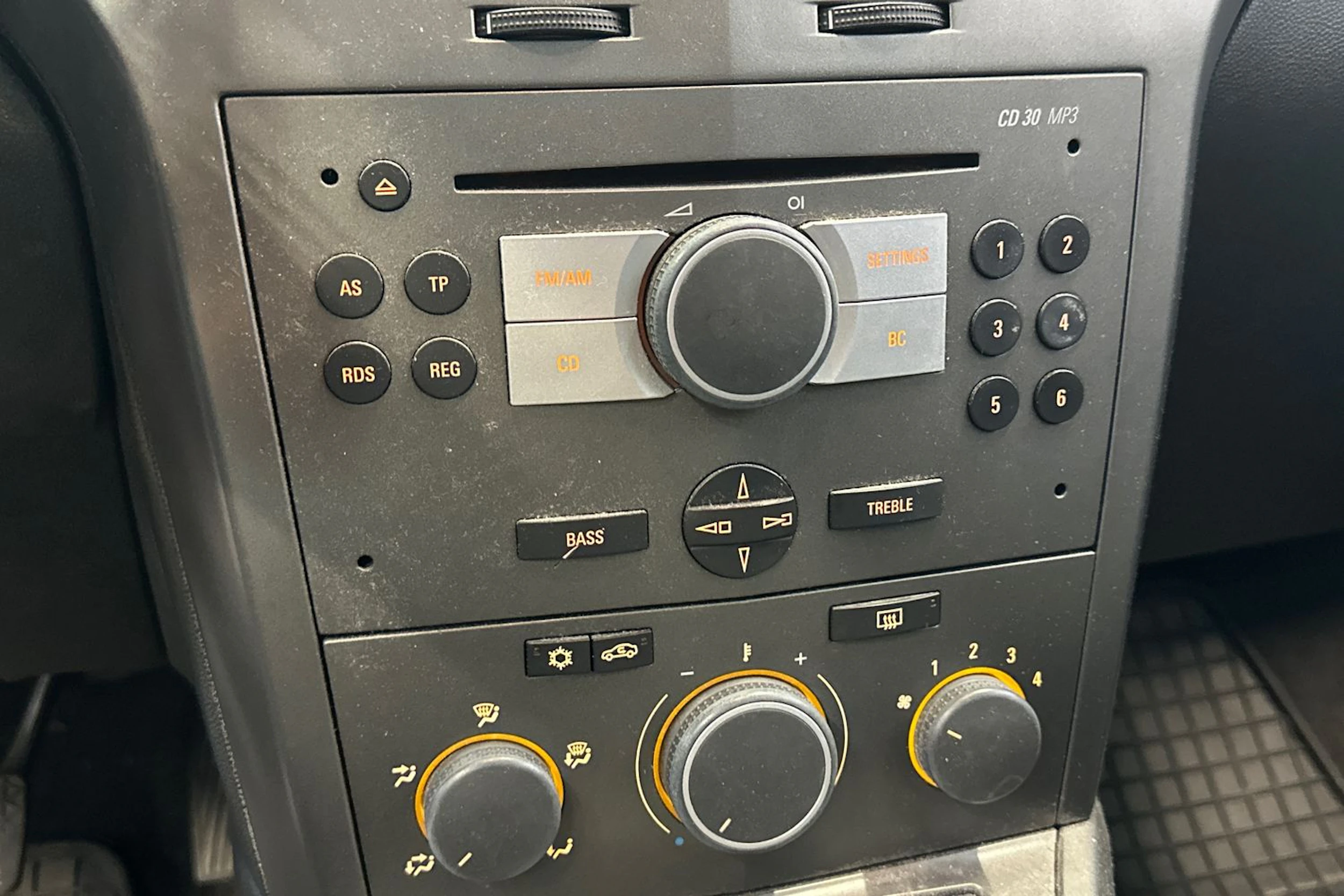 punainen Opel Astra 2005 kuva 22.