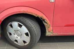 punainen Opel Astra 2005 kuva 31.