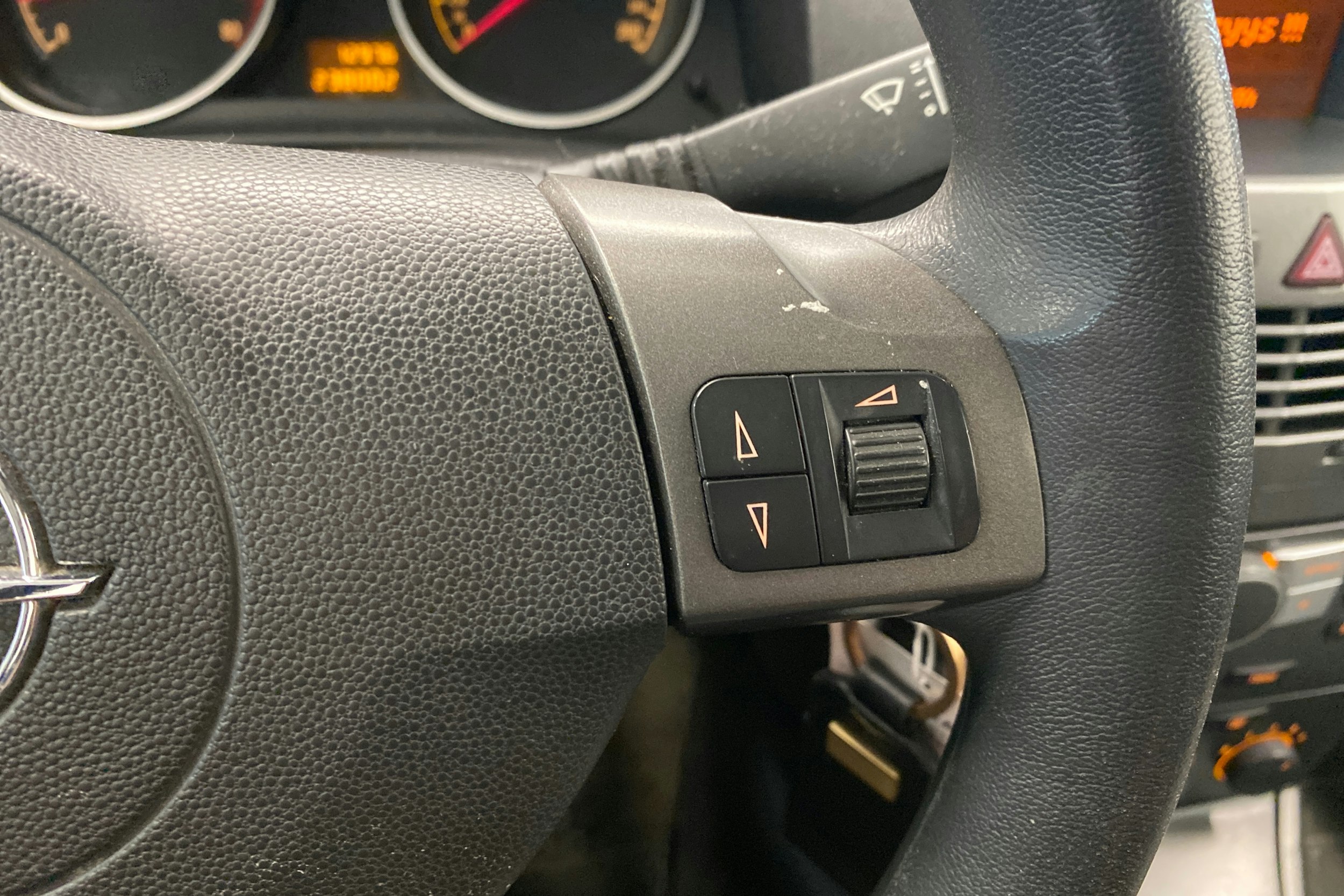 Ruskea (beige) Opel ASTRA 2005 kuva 19.