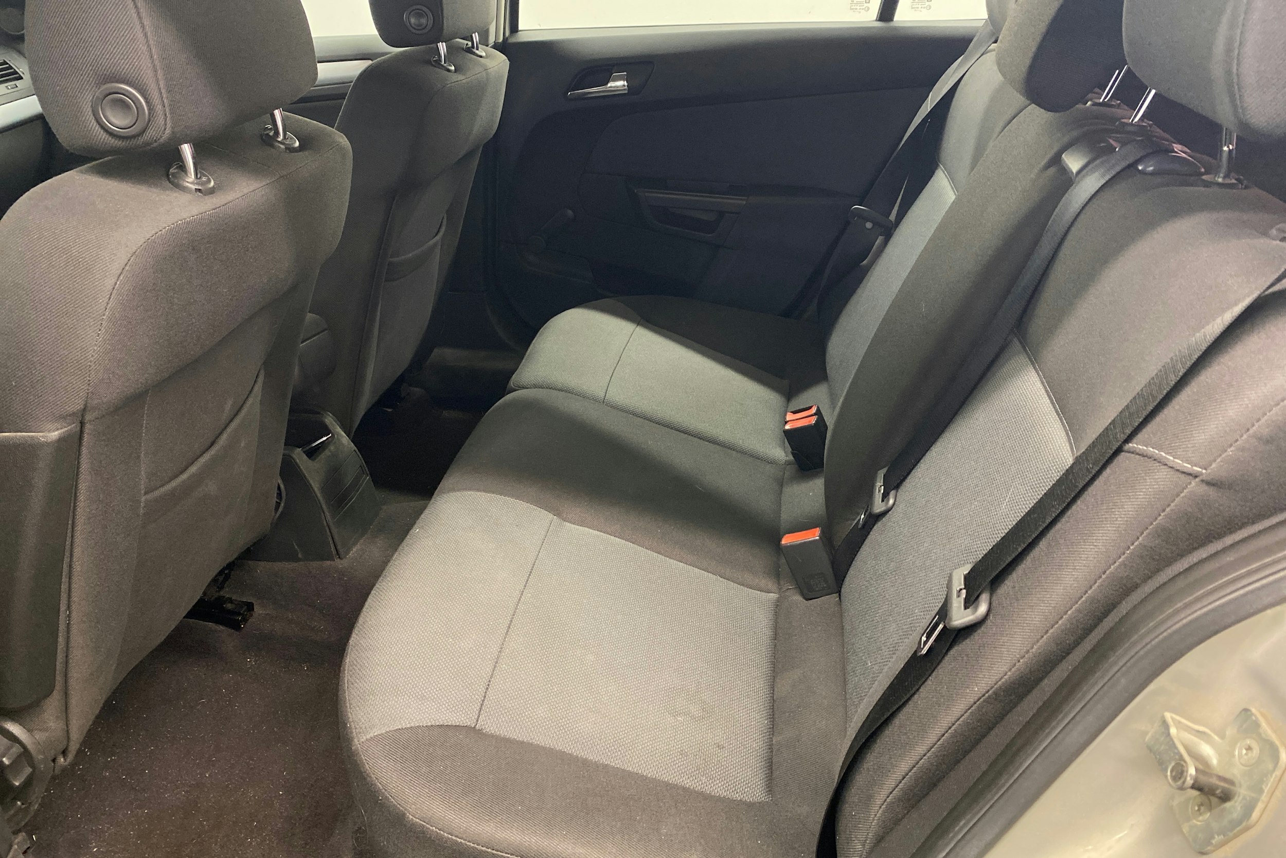 Ruskea (beige) Opel ASTRA 2005 kuva 21.