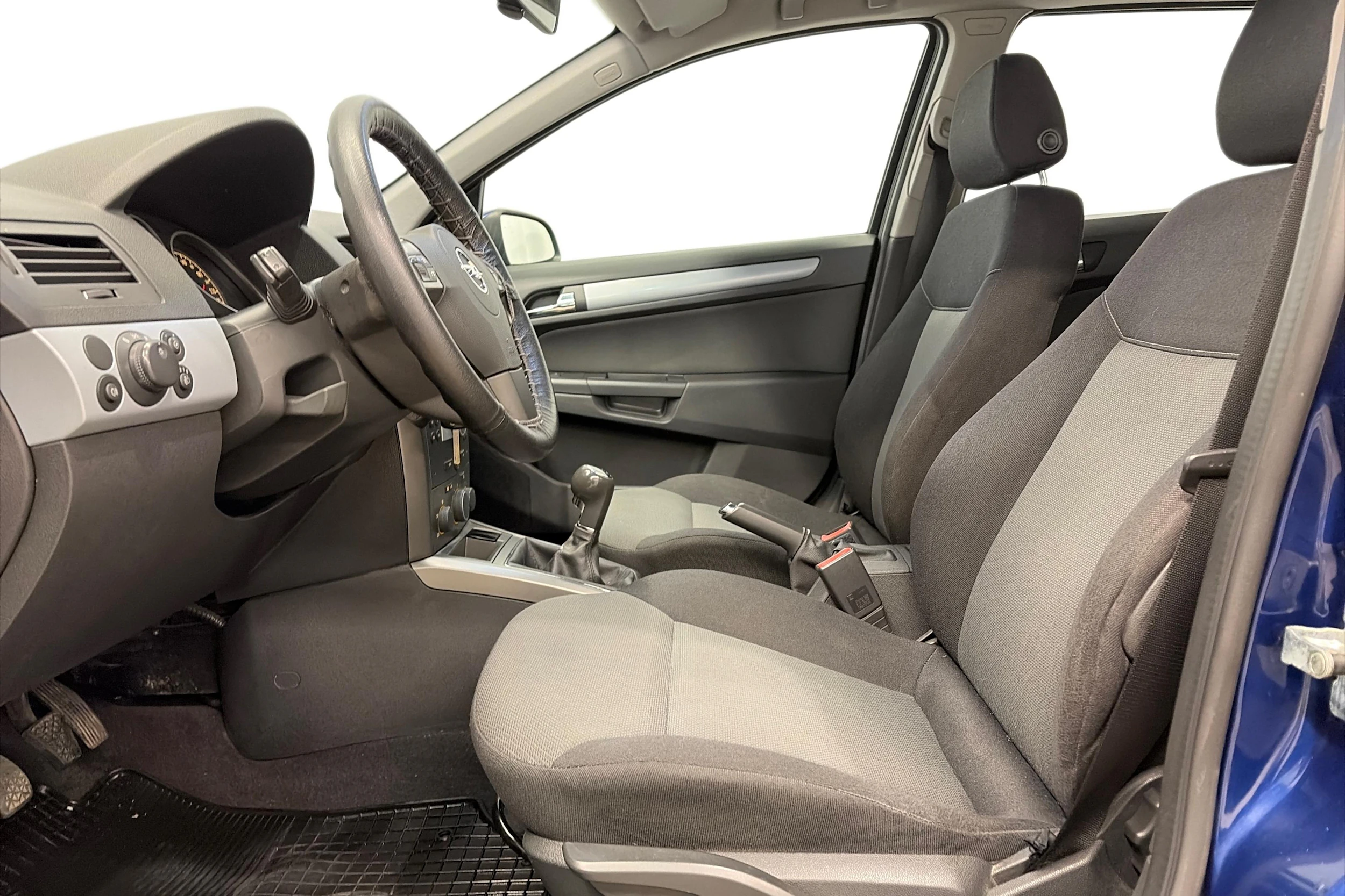 sininen Opel Astra 2006 kuva 8.