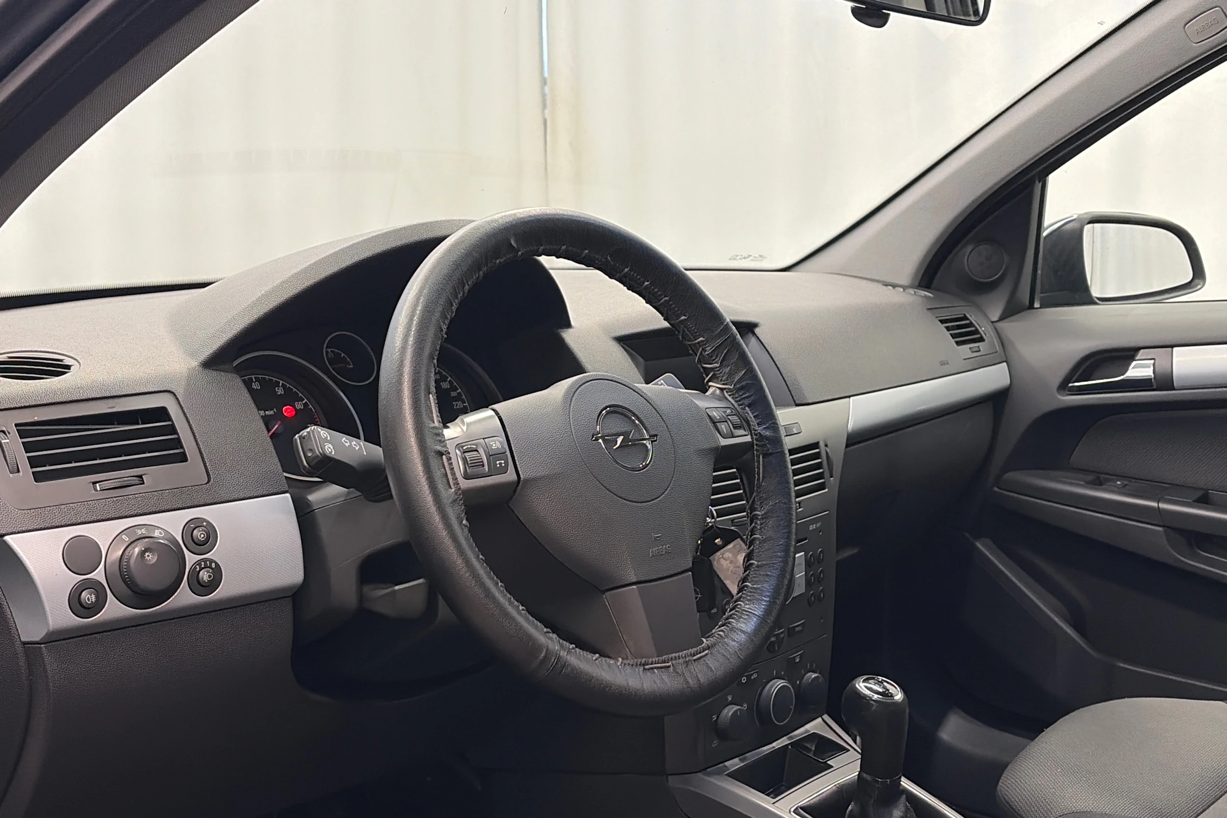 sininen Opel Astra 2006 kuva 13.