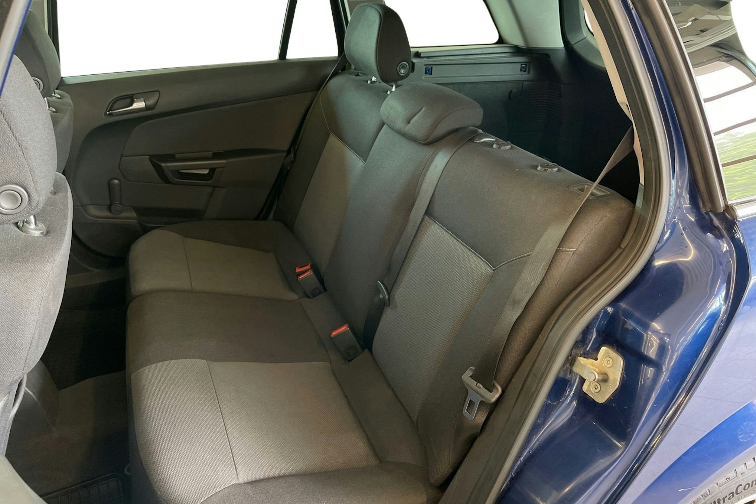 sininen Opel Astra 2006 kuva 10.
