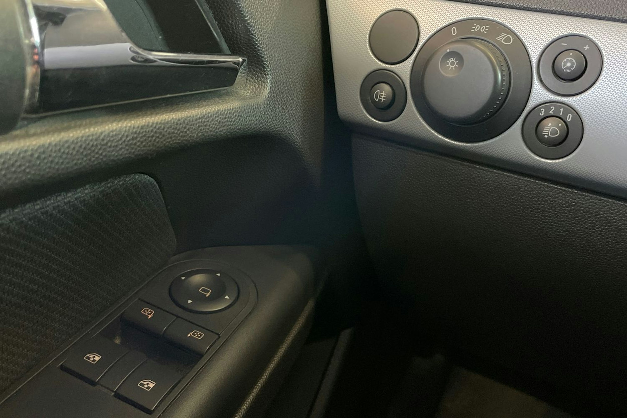 sininen Opel Astra 2006 kuva 19.