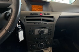 sininen Opel Astra 2006 kuva 20.