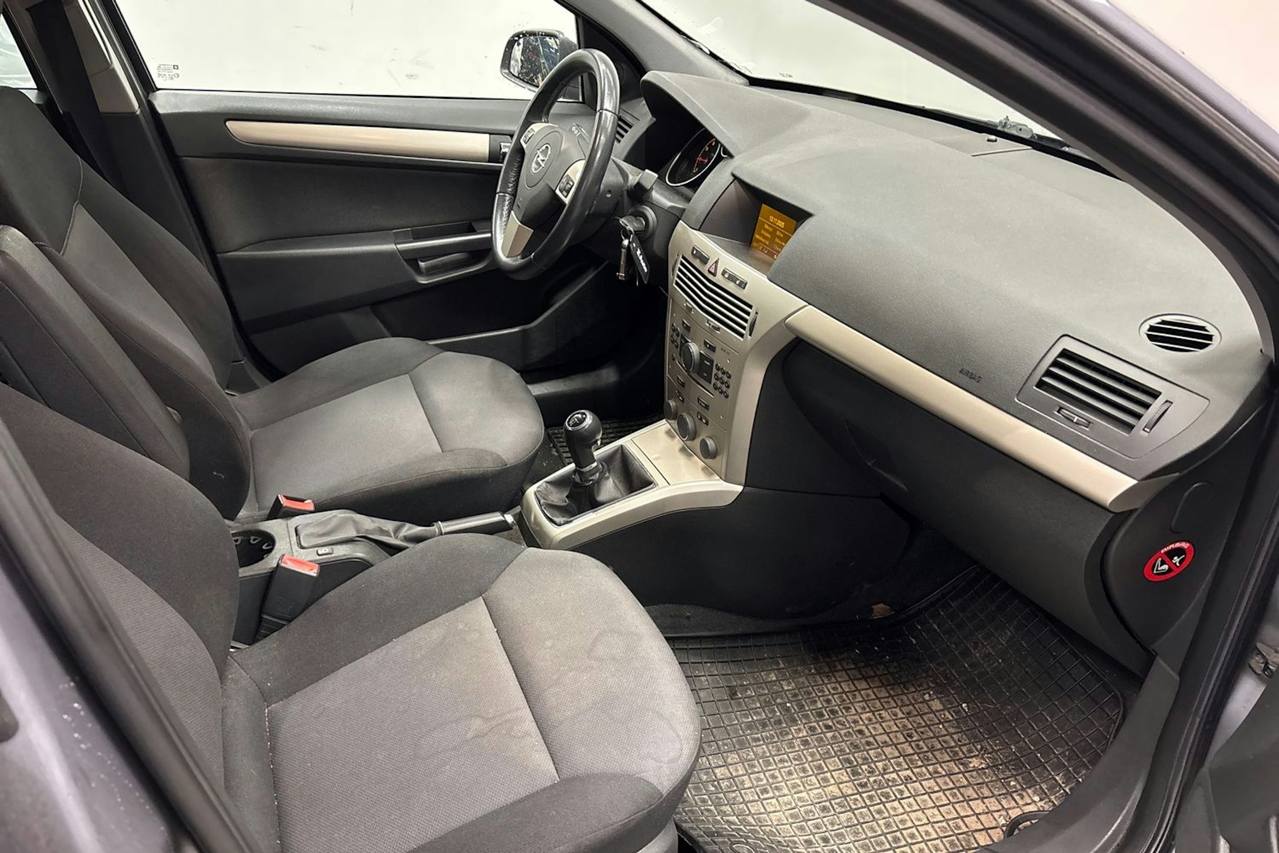 harmaa Opel Astra 2008 kuva 12.