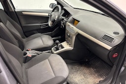 harmaa Opel Astra 2008 kuva 12.