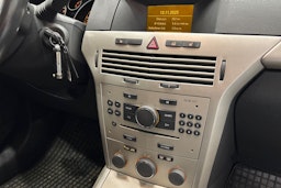 harmaa Opel Astra 2008 kuva 14.