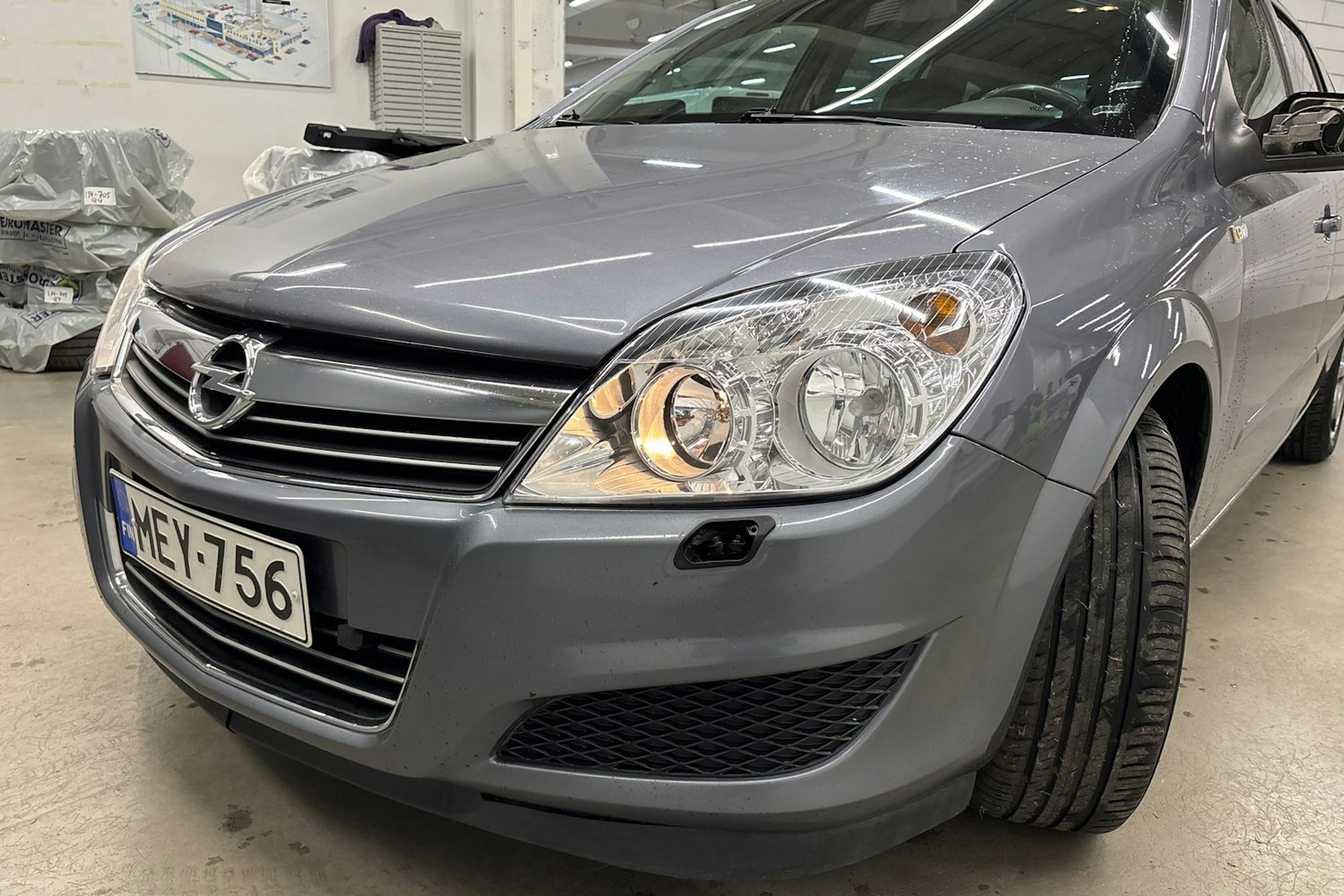 harmaa Opel Astra 2008 kuva 19.