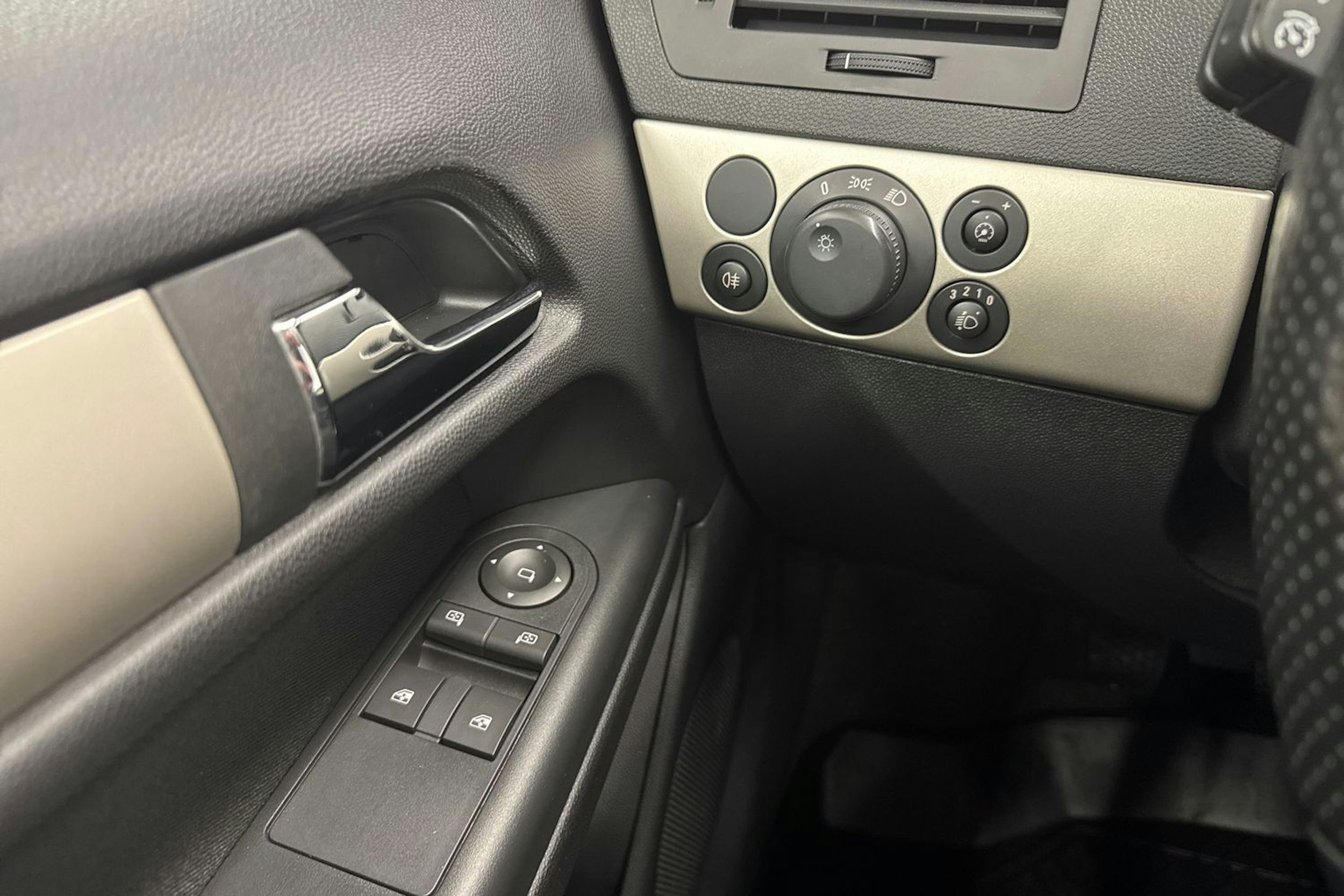 hopea Opel Astra 2008 kuva 16.
