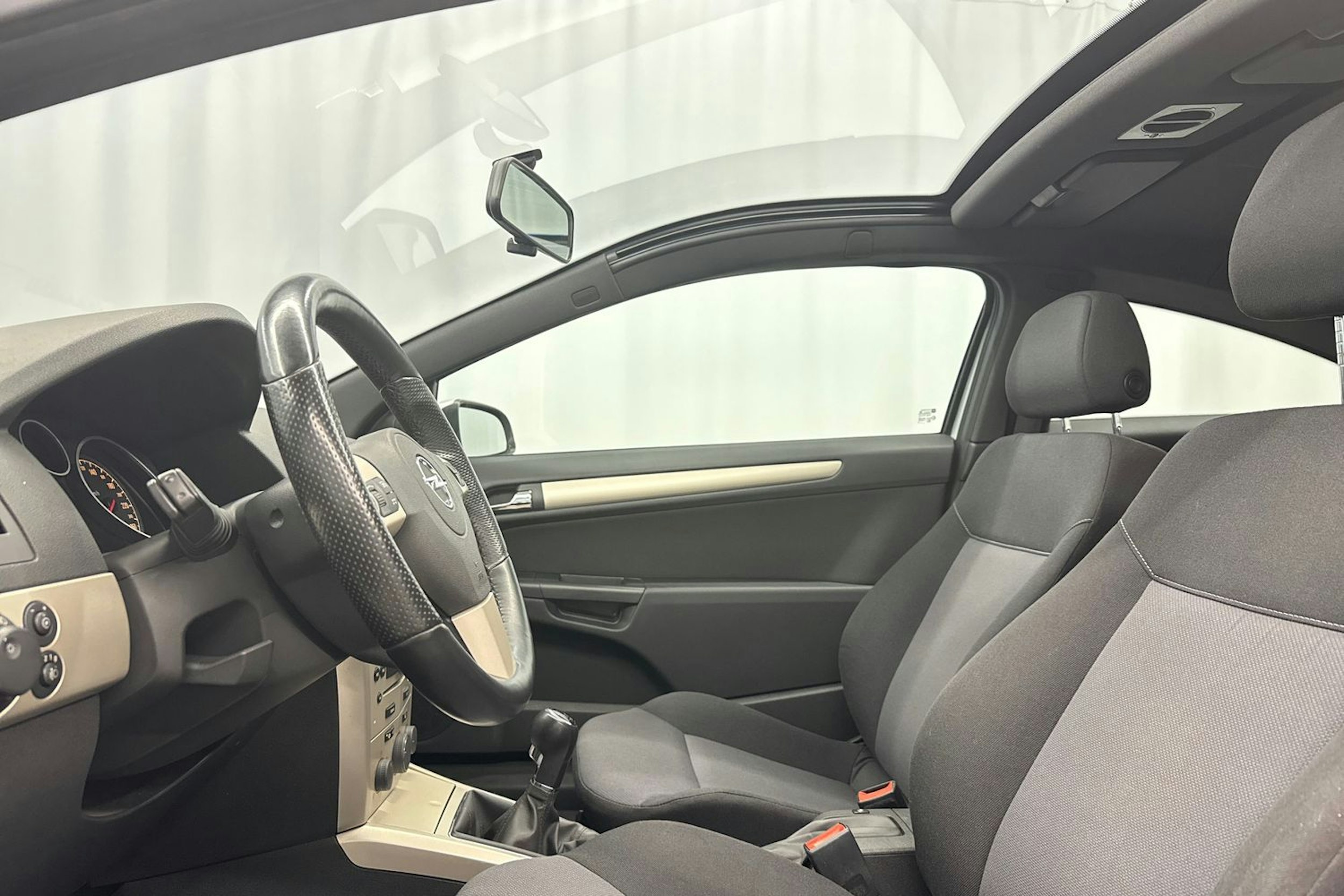hopea Opel Astra 2008 kuva 22.