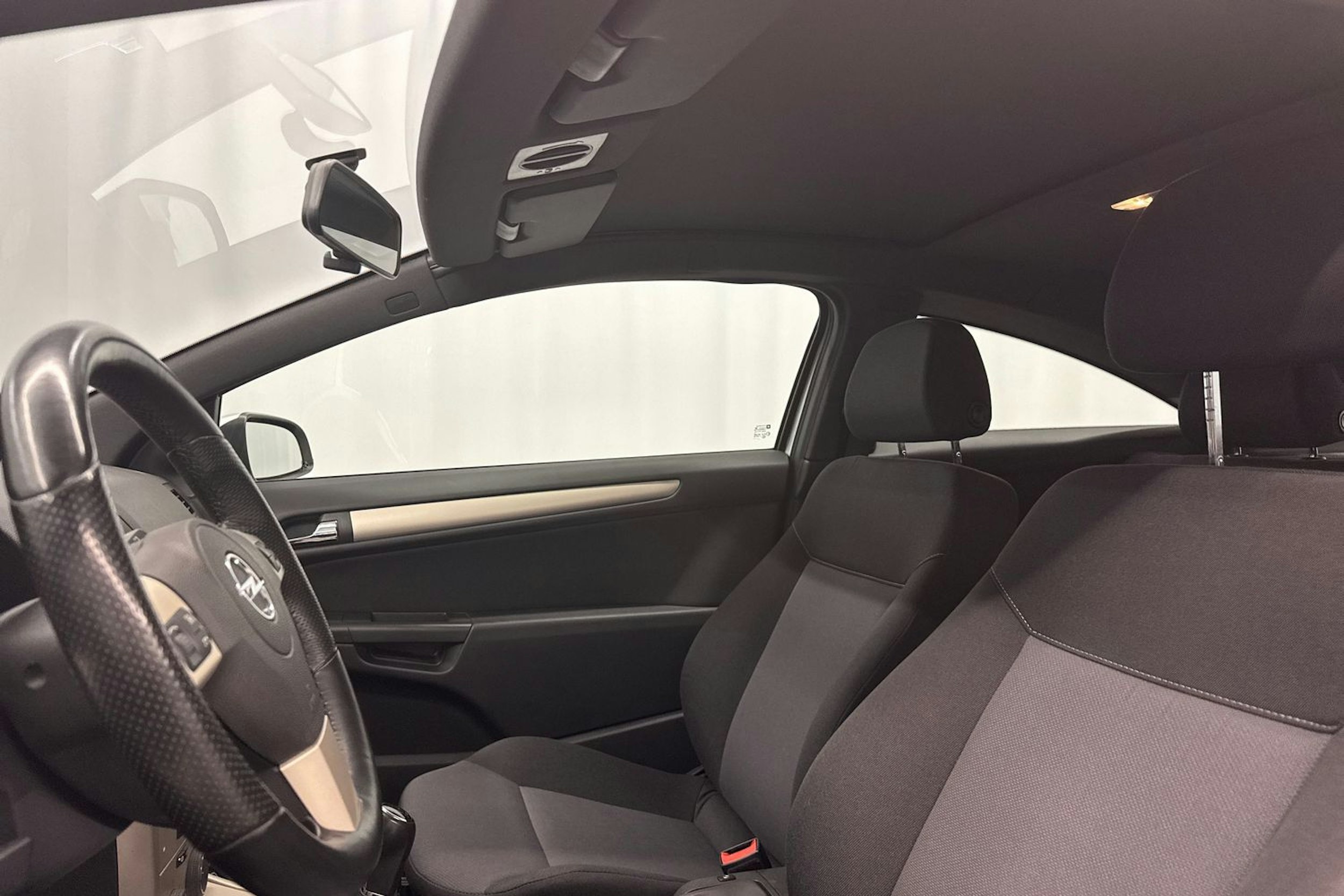 hopea Opel Astra 2008 kuva 23.