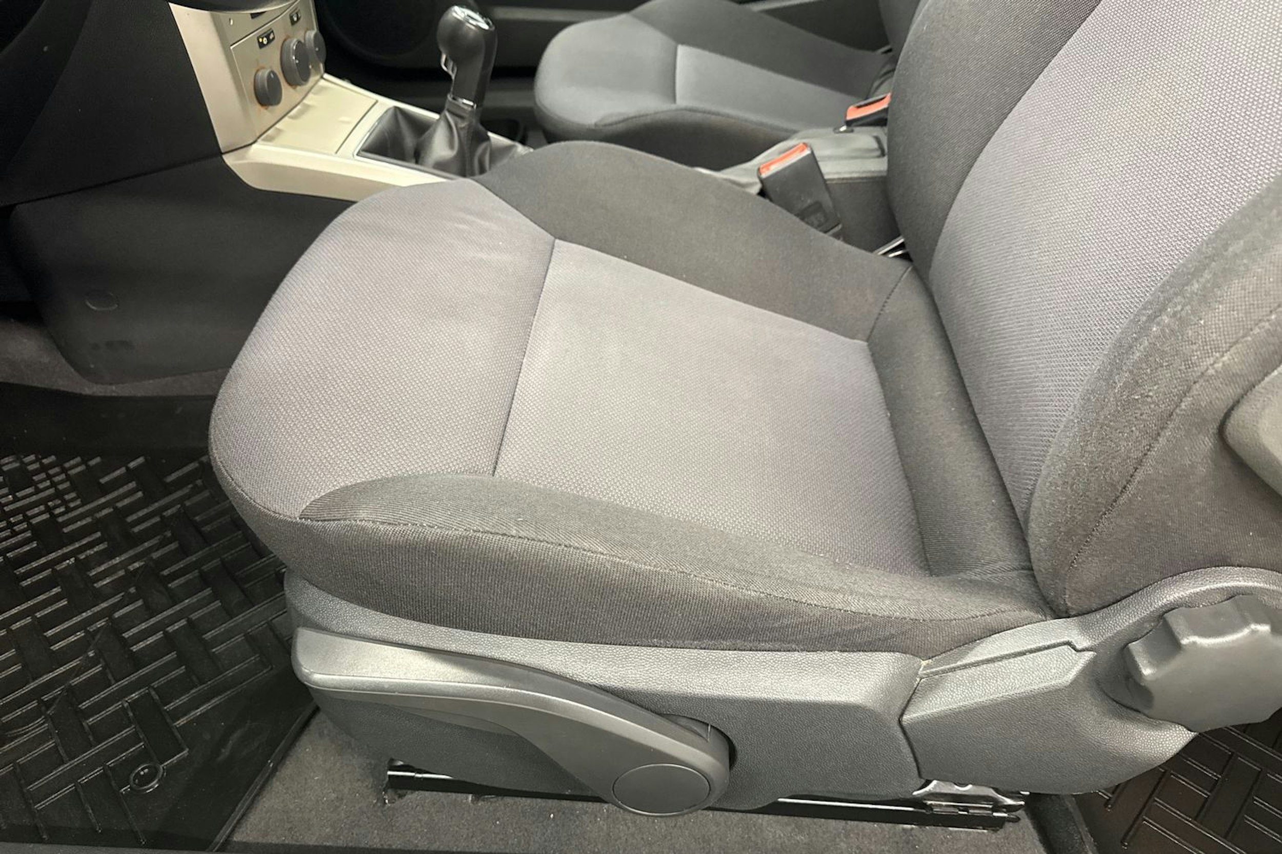 hopea Opel Astra 2008 kuva 24.