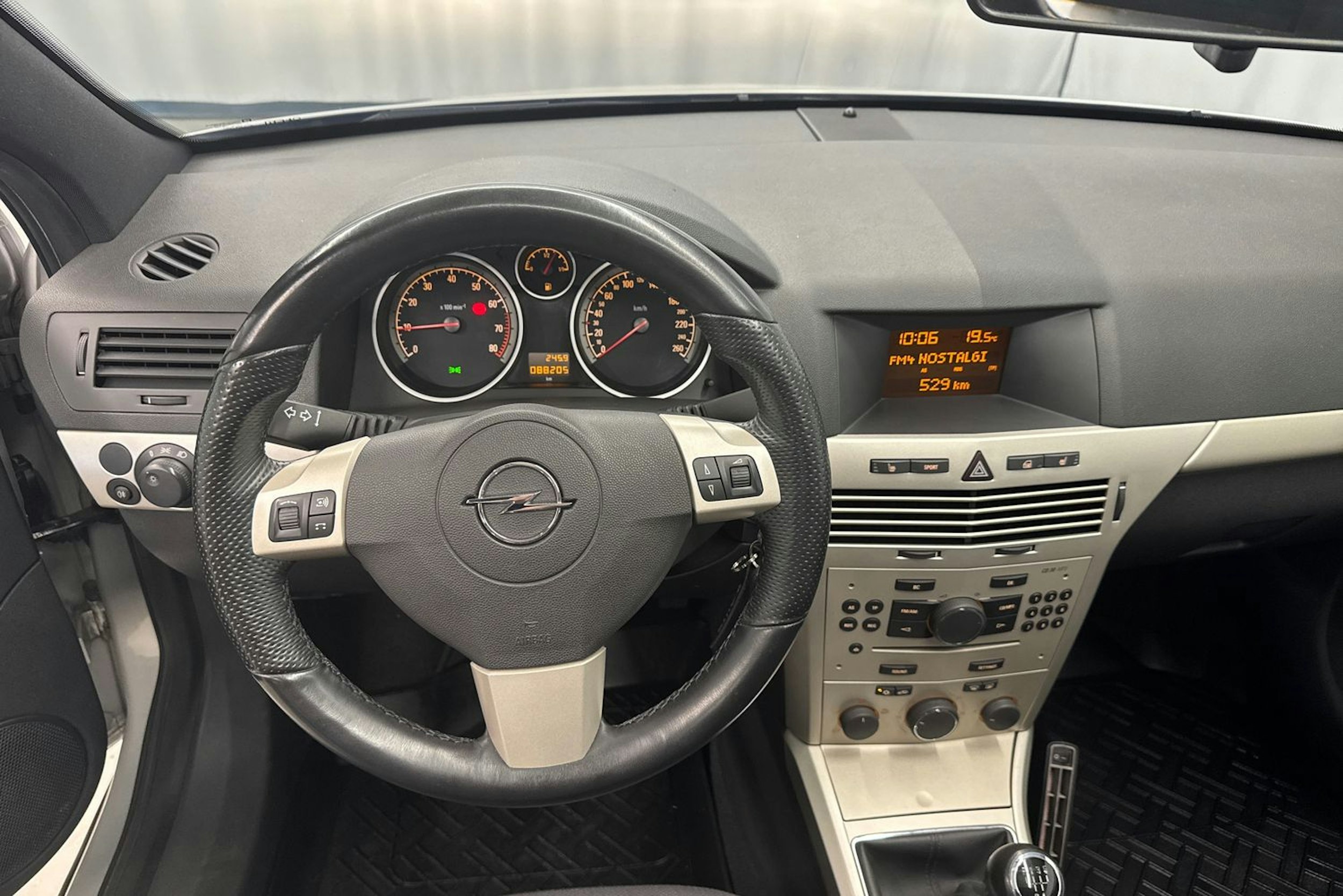 hopea Opel Astra 2008 kuva 27.