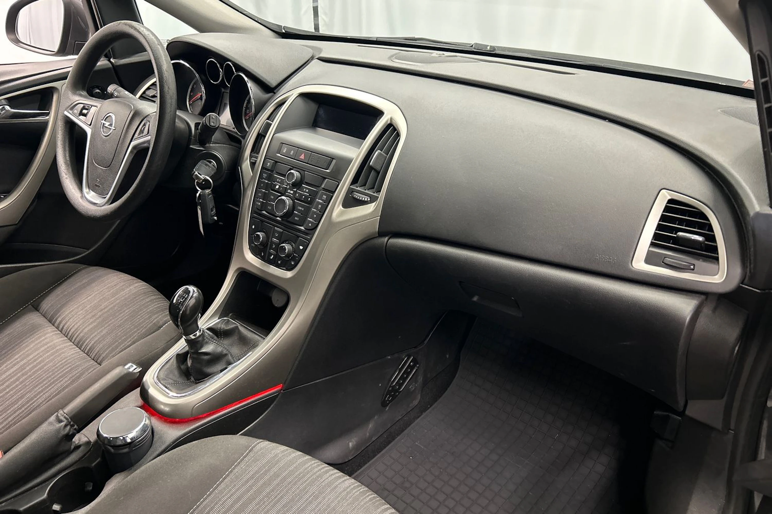 harmaa Opel Astra 2010 kuva 12.