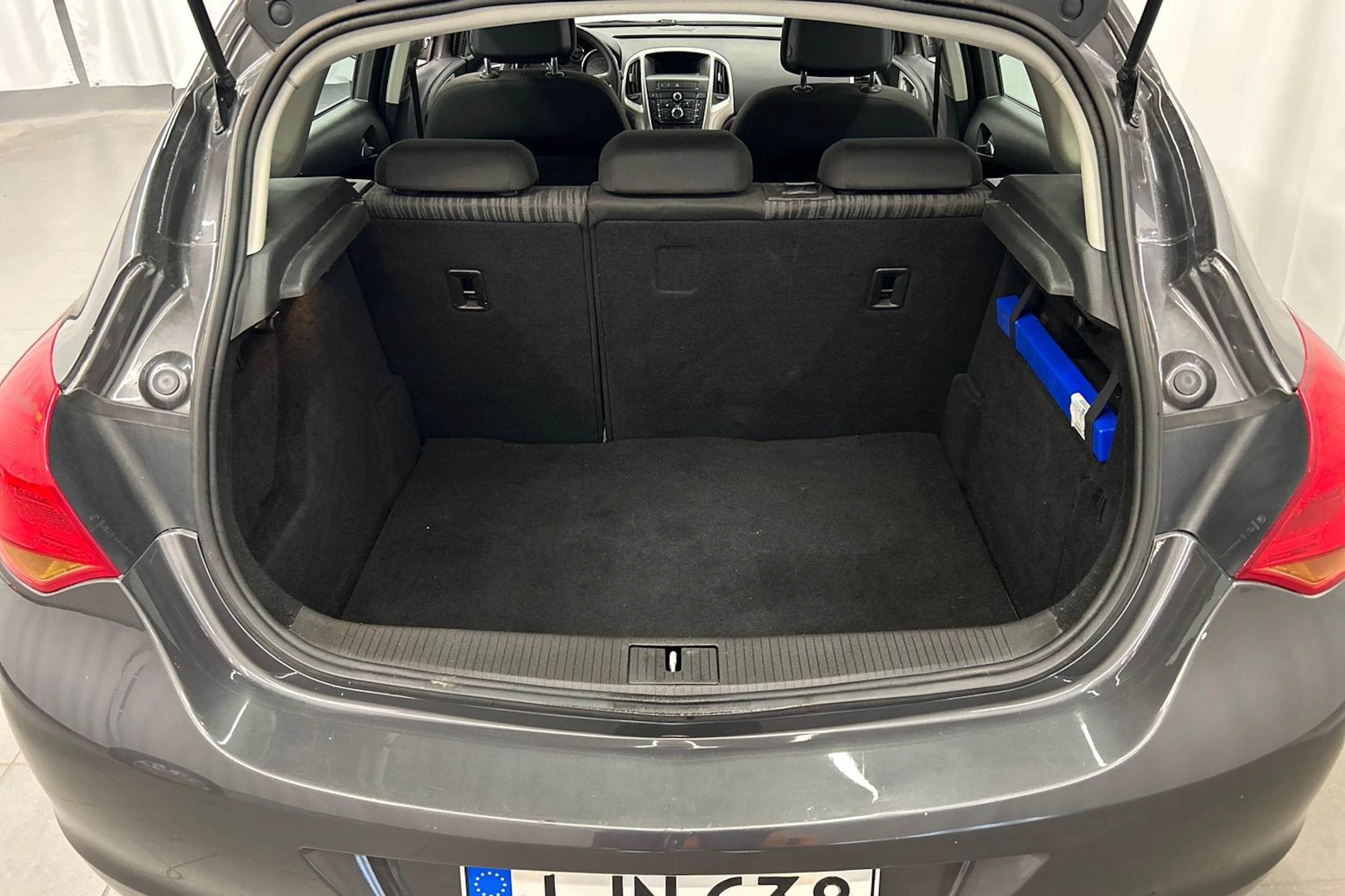 harmaa Opel Astra 2010 kuva 13.